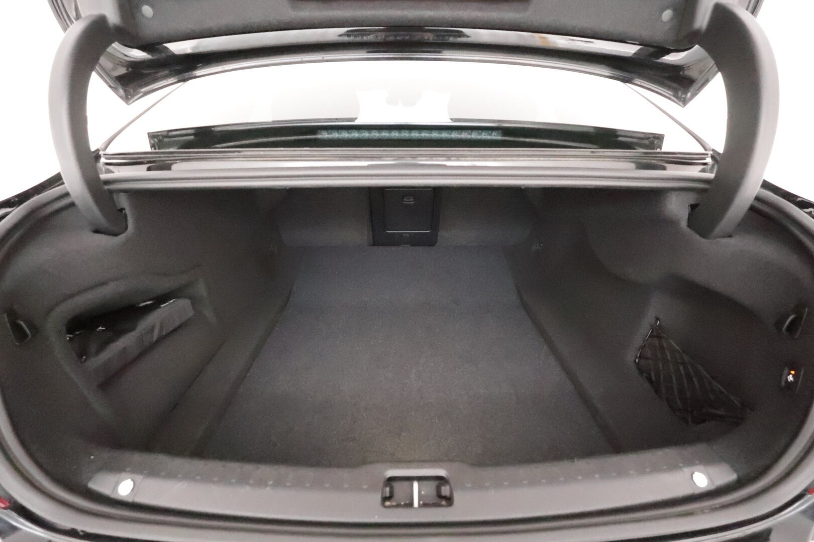 Volvo S90 2018 D4 AWD Geatronic Momentum Advanced **Webasto / Koukku / Full LED / Adapt.vakkari / Puolinahat** - 3,99 % KORKOTARJOUS TÄHÄN AUTOON - 31.5. ASTI! - Merkkihuollettu / Keyless / VOC