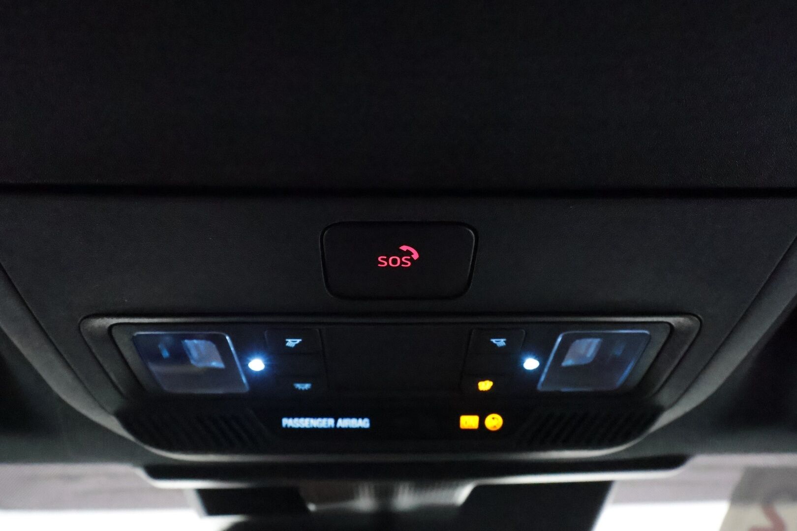 FORD MUSTANG MACH-E 2022 AWD ** Lasikatto / Adapt.Vakkari / 360° Kamera / LED-valot / Muistipenkki / Bang&Olufsen / Navi / Kaistavahti ** - 3,99 % KORKOTARJOUS TÄHÄN AUTOON - Merkkihuollettu / 2x Renkaat