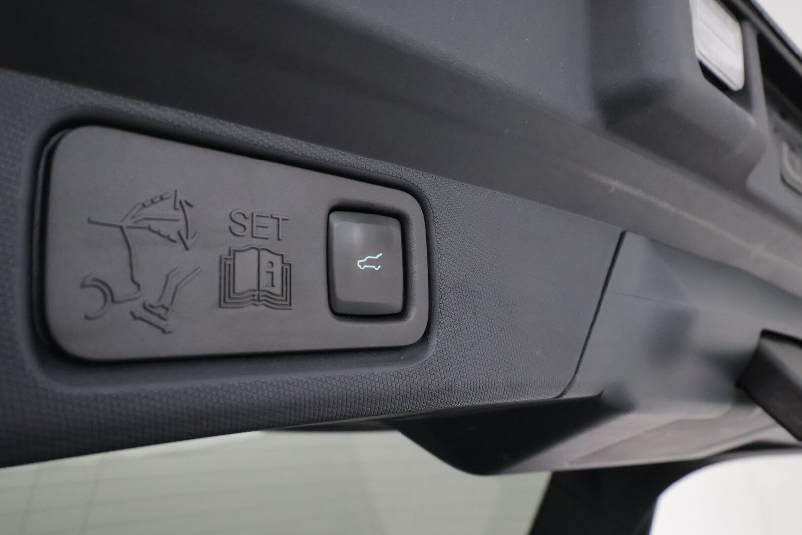 FORD MUSTANG MACH-E 2022 AWD ** Lasikatto / Adapt.Vakkari / 360° Kamera / LED-valot / Muistipenkki / Bang&Olufsen / Navi / Kaistavahti ** - 3,99 % KORKOTARJOUS TÄHÄN AUTOON - Merkkihuollettu / 2x Renkaat
