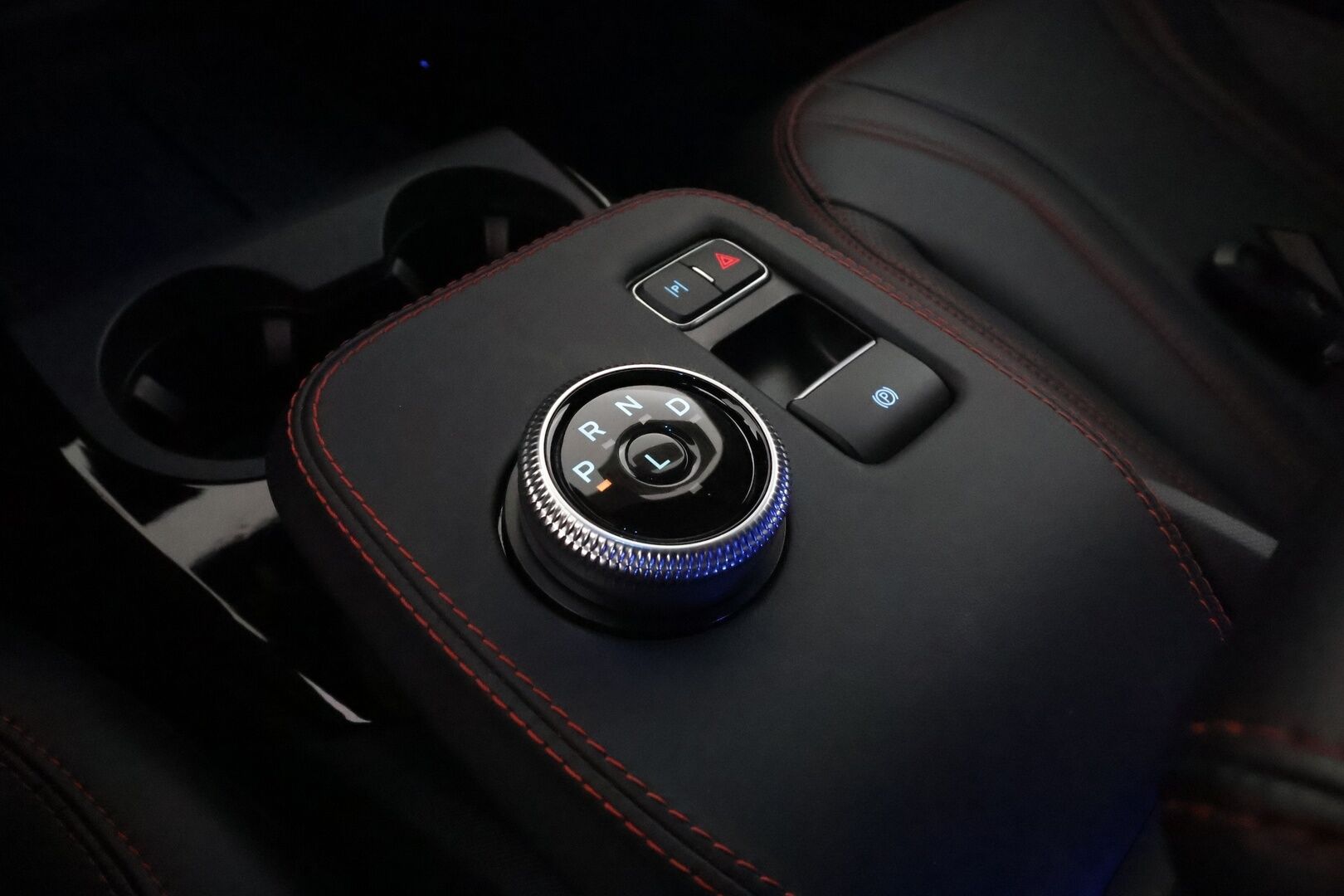 FORD MUSTANG MACH-E 2022 AWD ** Lasikatto / Adapt.Vakkari / 360° Kamera / LED-valot / Muistipenkki / Bang&Olufsen / Navi / Kaistavahti ** - 3,99 % KORKOTARJOUS TÄHÄN AUTOON - Merkkihuollettu / 2x Renkaat