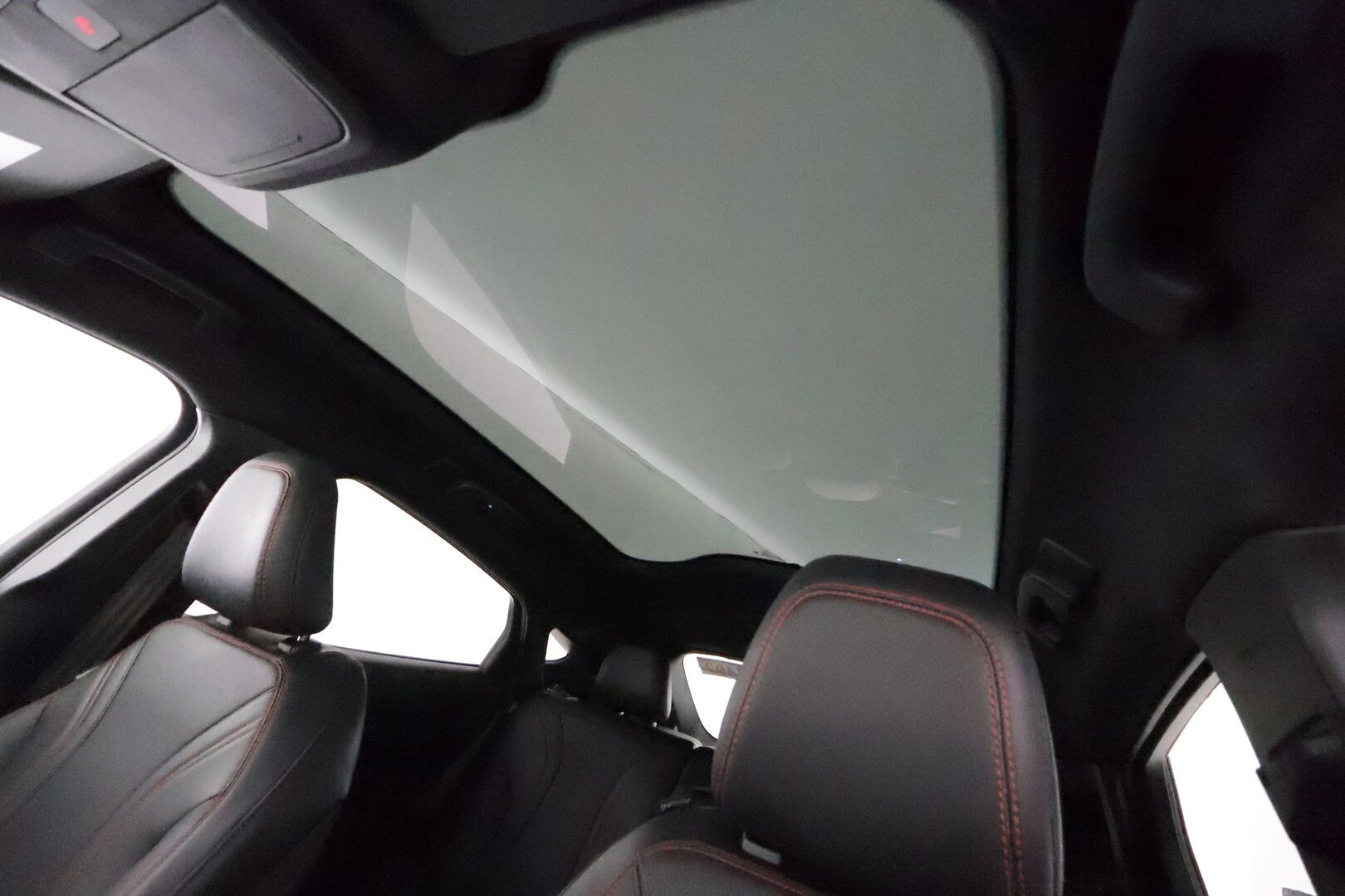 FORD MUSTANG MACH-E 2022 AWD ** Lasikatto / Adapt.Vakkari / 360° Kamera / LED-valot / Muistipenkki / Bang&Olufsen / Navi / Kaistavahti ** - 3,99 % KORKOTARJOUS TÄHÄN AUTOON - Merkkihuollettu / 2x Renkaat