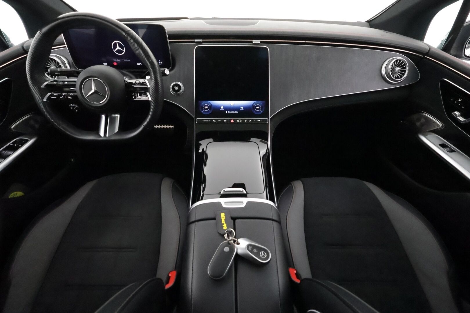 MERCEDES-BENZ EQE 2022 350+ AMG Style ** Digital-LED / Ilma-alusta / Adapt.Vakkari / Panorama / 360° Kamera / HUD / Burmester / KeylessGO ** - 3,99 % KORKOTARJOUS TÄHÄN AUTOON - 2x Renkaat / Akku Kuntotarkistettu!