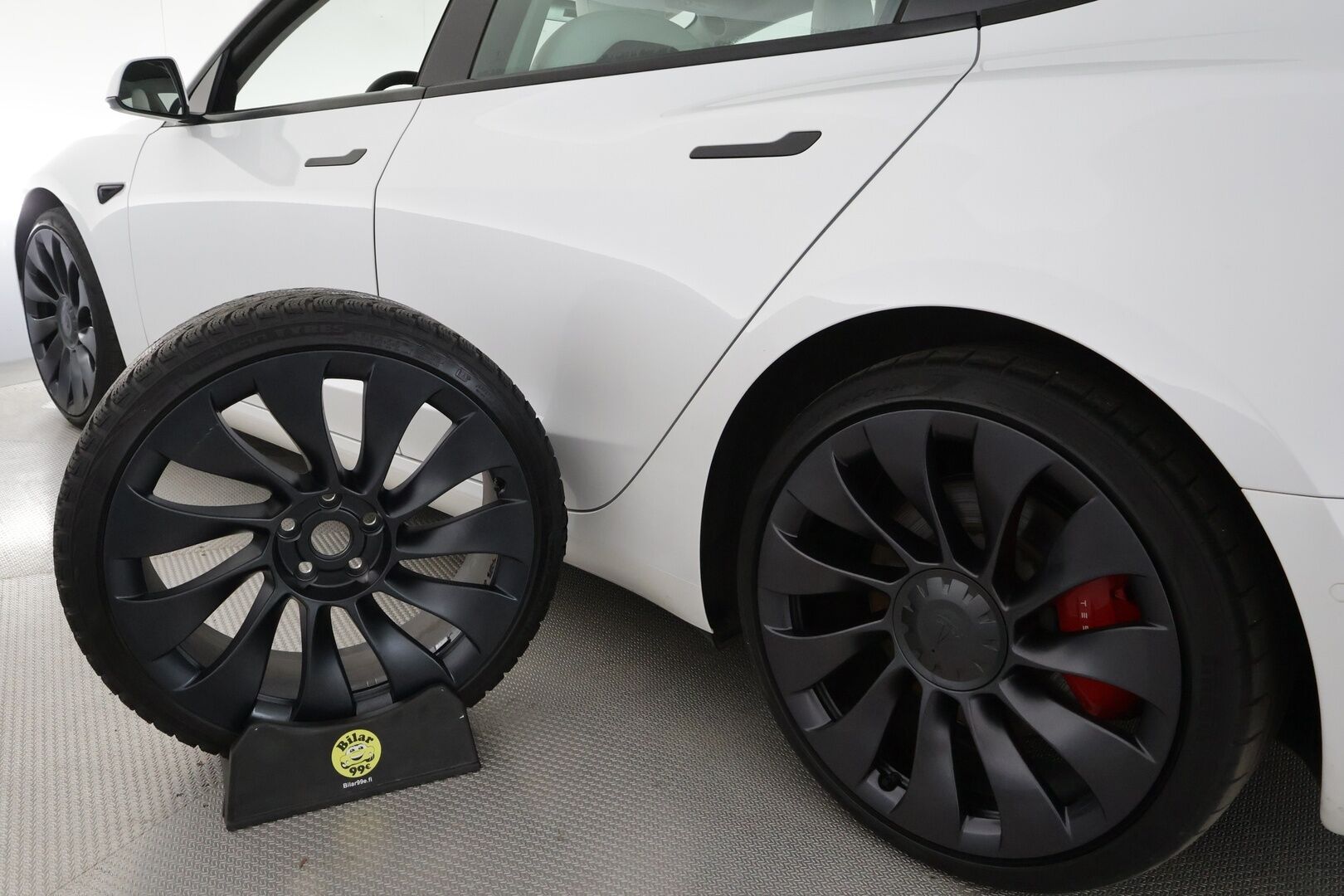 TESLA MODEL 3 2021 Performance Dual Motor ** Lasikatto / Lämpöpumppu / Adapt.Vakkari / LED-valot / P.Kamera / Premium Audio / Keyless ** - 2x Renkaat / Akku Kuntotarkistettu! 