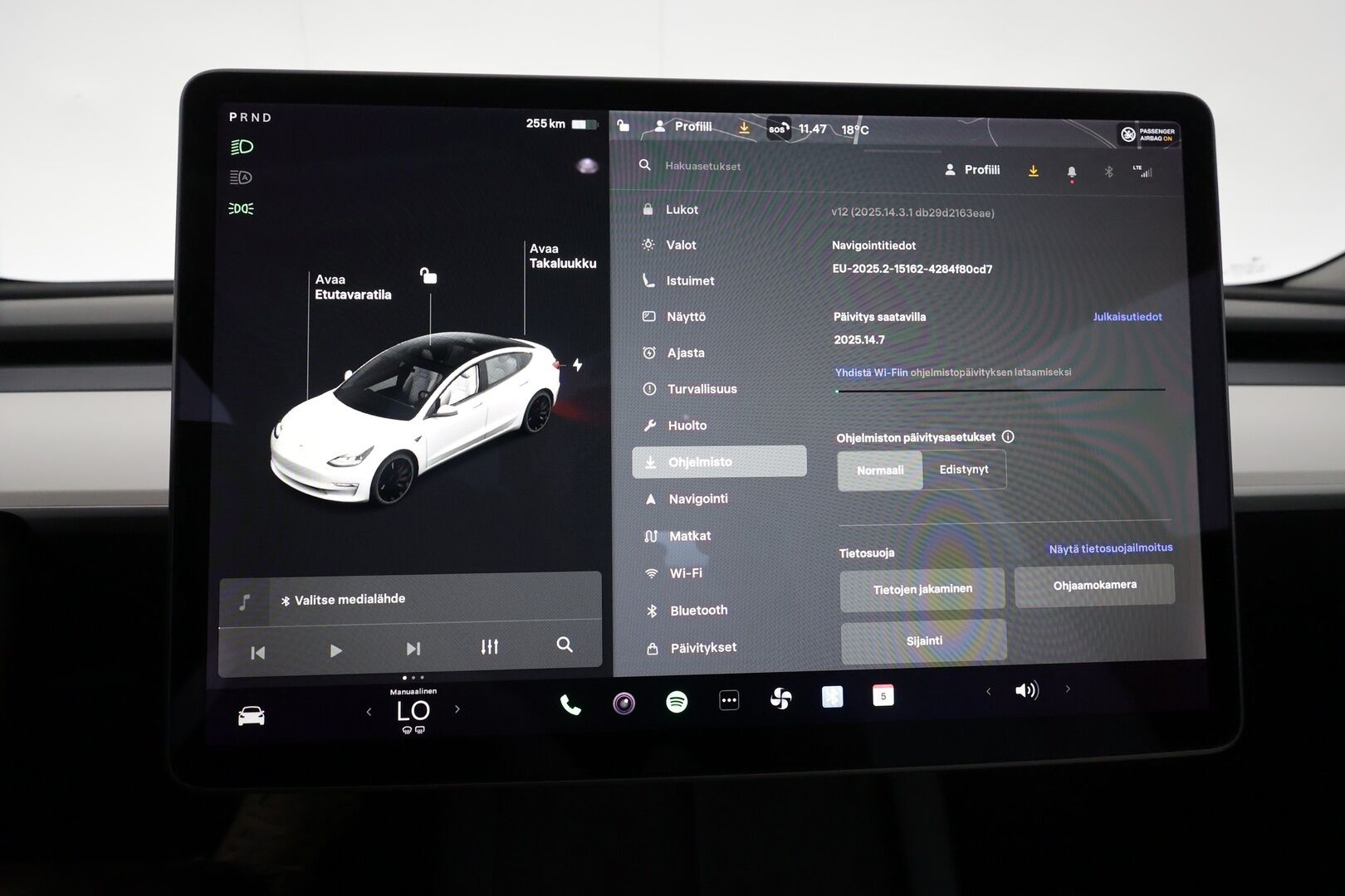 TESLA MODEL 3 2021 Performance Dual Motor ** Lasikatto / Lämpöpumppu / Adapt.Vakkari / LED-valot / P.Kamera / Premium Audio / Keyless ** - 2x Renkaat / Akku Kuntotarkistettu! 
