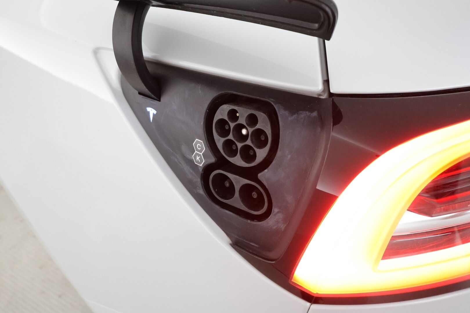 TESLA MODEL 3 2021 Performance Dual Motor ** Lasikatto / Lämpöpumppu / Adapt.Vakkari / LED-valot / P.Kamera / Premium Audio / Keyless ** - 2x Renkaat / Akku Kuntotarkistettu! 