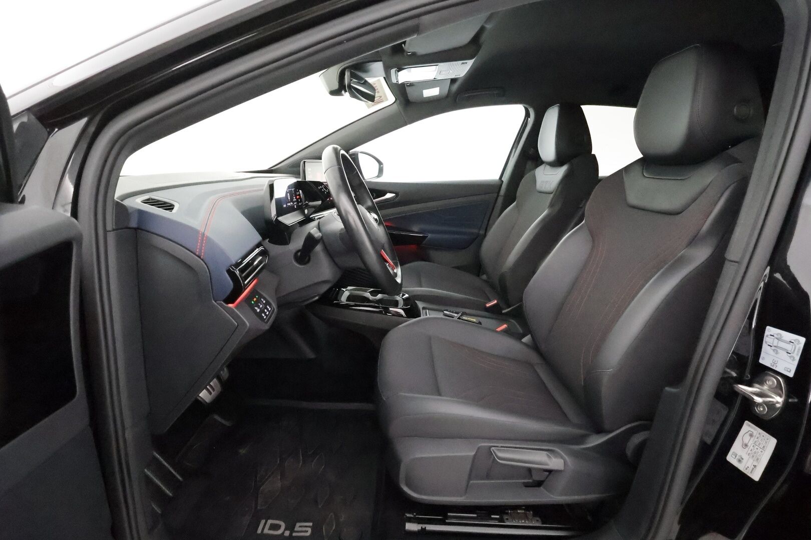 VOLKSWAGEN ID.5 2022 GTX Dual Motor AWD 77kWh **Lämpöpumppu / Vetokoukku / Adapt. vakkari / Matrix / P.kamera / Kahdet renkaat** - 3,99 % KORKOTARJOUS TÄHÄN AUTOON - Akku kuntotarkastettu / Todella siisti!