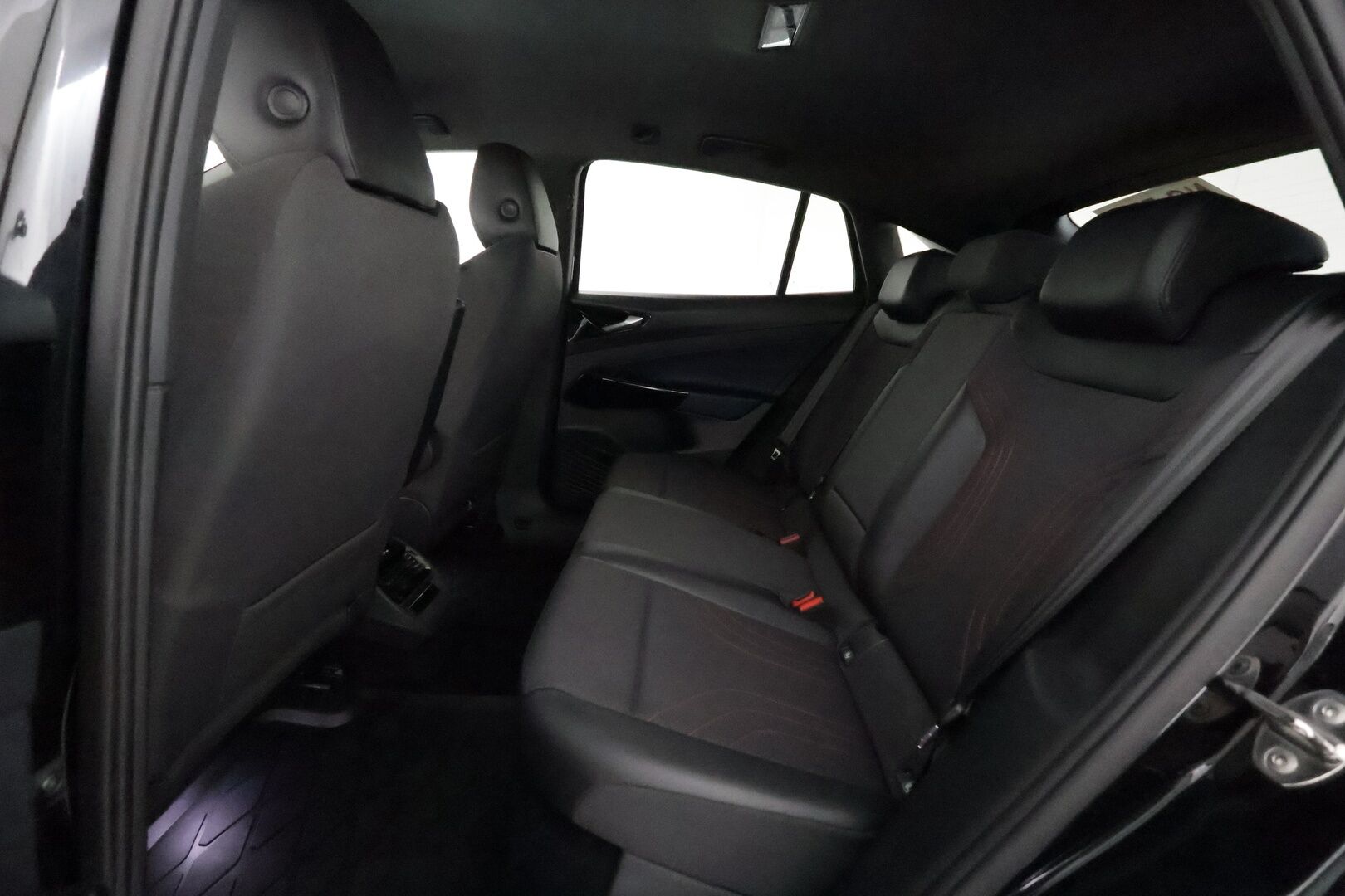 VOLKSWAGEN ID.5 2022 GTX Dual Motor AWD 77kWh **Lämpöpumppu / Vetokoukku / Adapt. vakkari / Matrix / P.kamera / Kahdet renkaat** - 3,99 % KORKOTARJOUS TÄHÄN AUTOON - Akku kuntotarkastettu / Todella siisti!