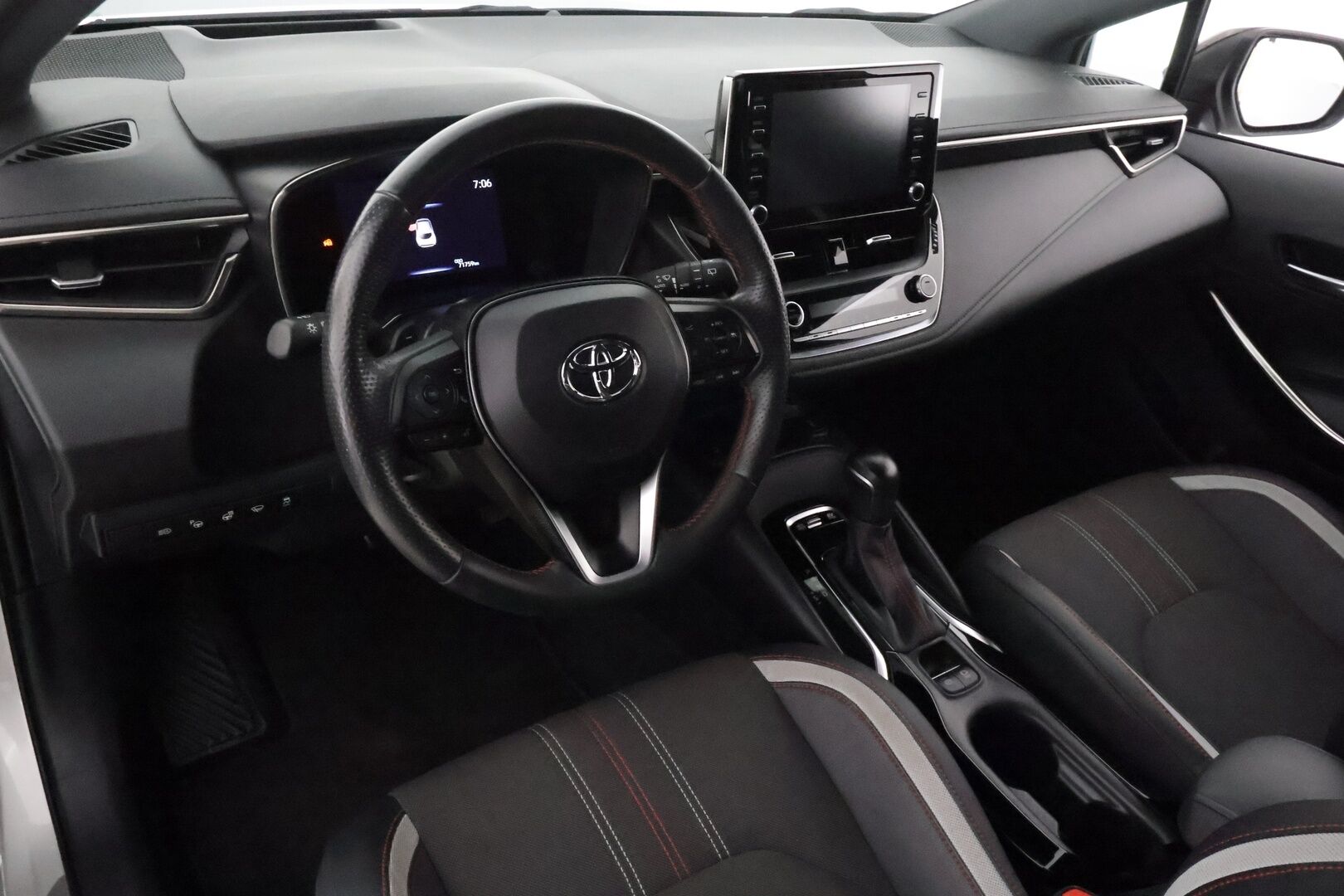 TOYOTA COROLLA 2021 Hatchback 2,0 Hybrid GR Sport **HUD / Digimittaristo / P-kamera / Adapt.Vakkari / LED / Apple&Android /KeylessGo**