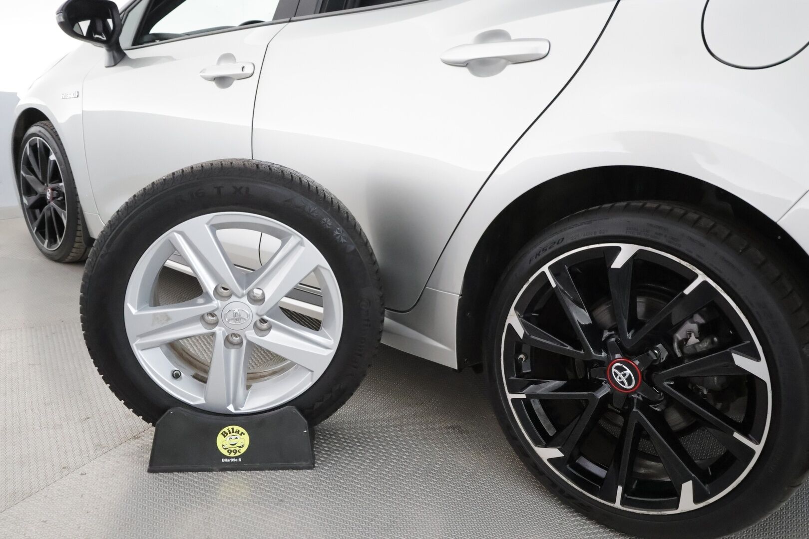 TOYOTA COROLLA 2021 Hatchback 2,0 Hybrid GR Sport **HUD / Digimittaristo / P-kamera / Adapt.Vakkari / LED / Apple&Android /KeylessGo**