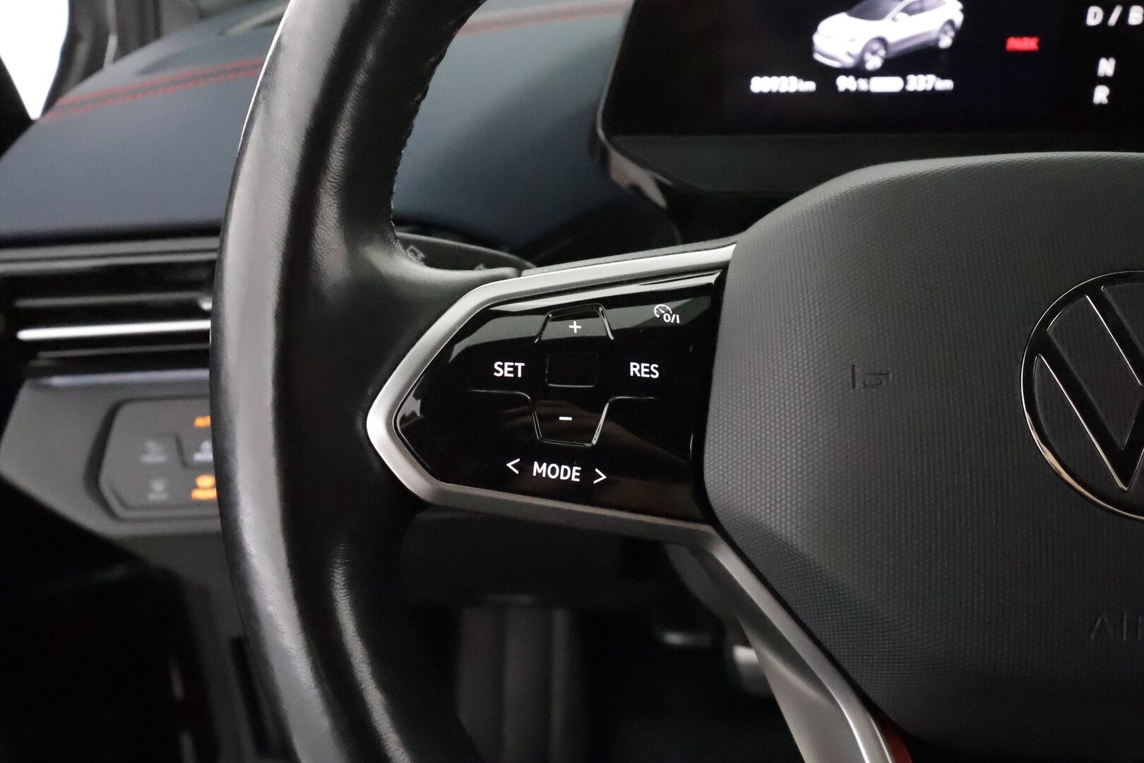 VOLKSWAGEN ID.4 2022 GTX Dual Motor AWD 77kWh **Lämpöpumppu / Hierovat sporttipenkit muistilla / Koukku / Matrix / Adapt. vakkari / P.kamera** - 3,99 % KORKOTARJOUS TÄHÄN AUTOON - Akku kuntotarkastettu / 2x vanteet / Keyless 