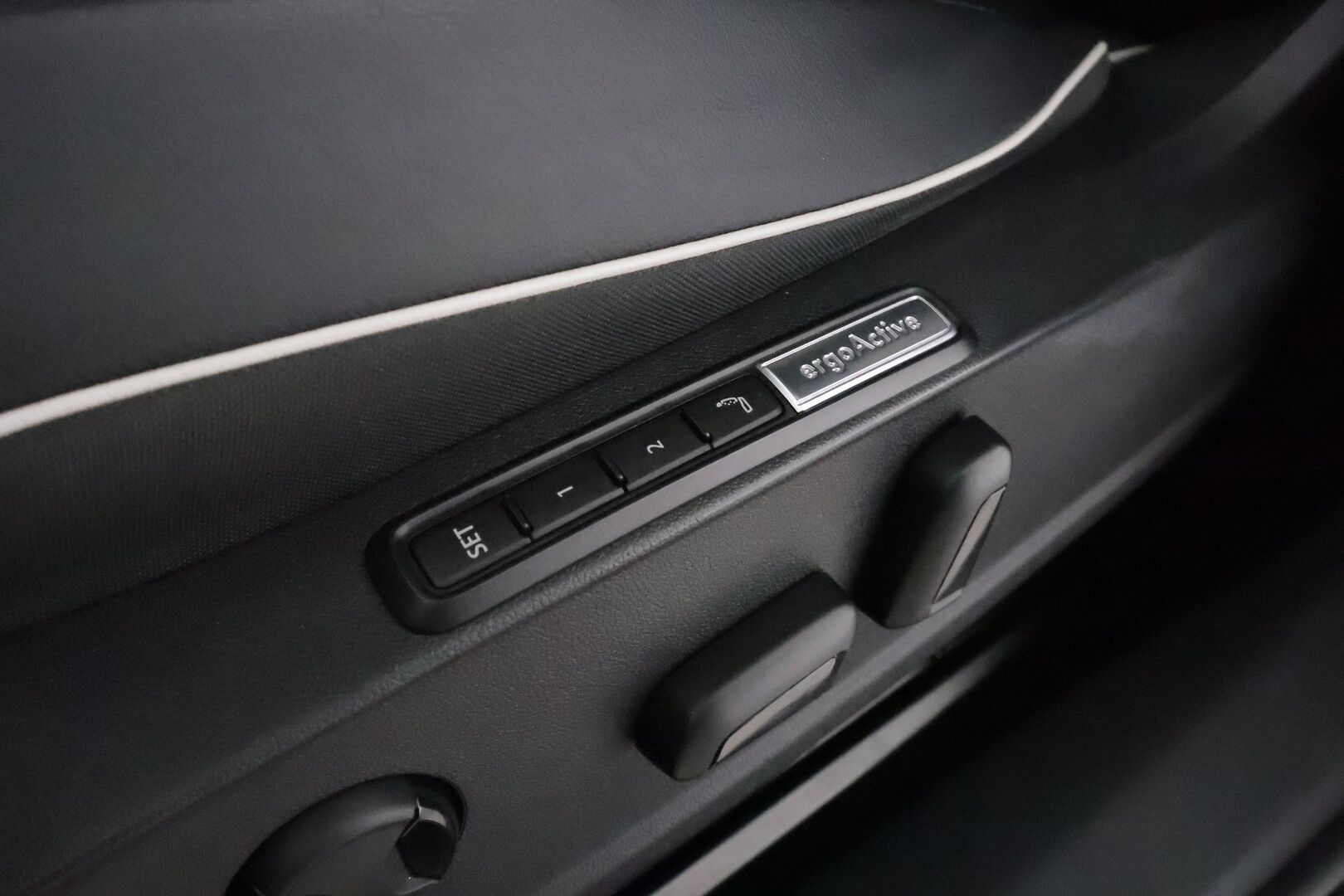 VOLKSWAGEN ID.4 2022 GTX Dual Motor AWD 77kWh **Lämpöpumppu / Hierovat sporttipenkit muistilla / Koukku / Matrix / Adapt. vakkari / P.kamera** - 3,99 % KORKOTARJOUS TÄHÄN AUTOON - Akku kuntotarkastettu / 2x vanteet / Keyless 