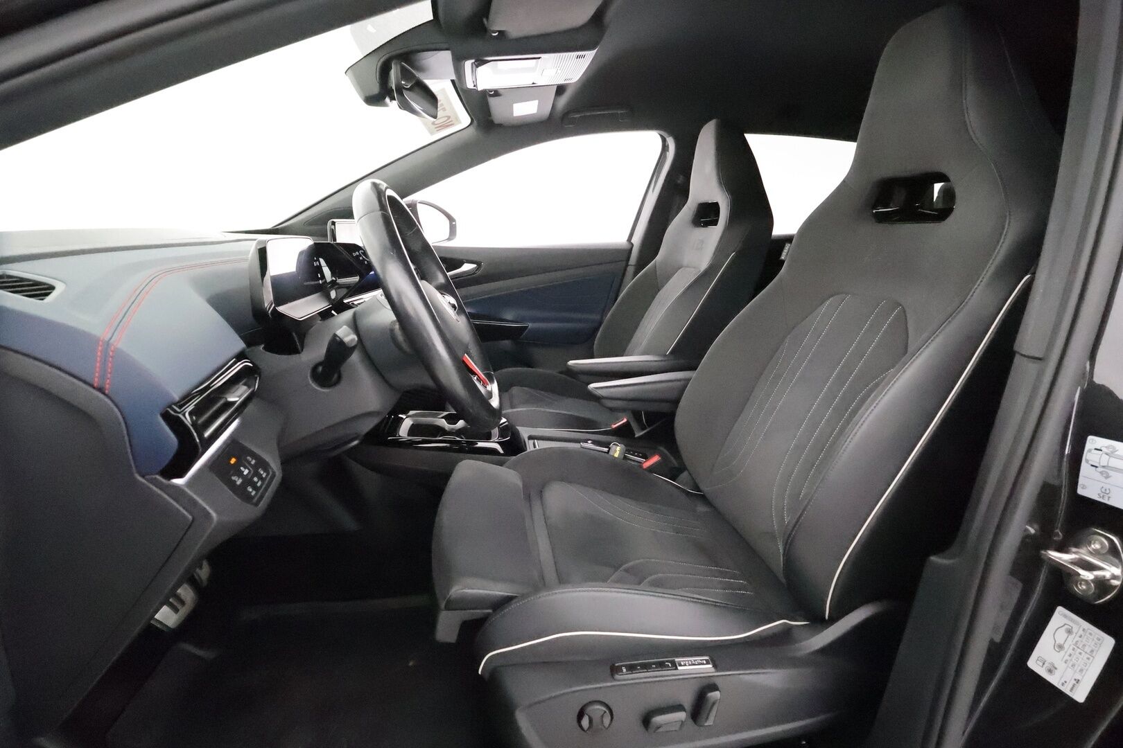 VOLKSWAGEN ID.4 2022 GTX Dual Motor AWD 77kWh **Lämpöpumppu / Hierovat sporttipenkit muistilla / Koukku / Matrix / Adapt. vakkari / P.kamera** - 3,99 % KORKOTARJOUS TÄHÄN AUTOON - Akku kuntotarkastettu / 2x vanteet / Keyless 