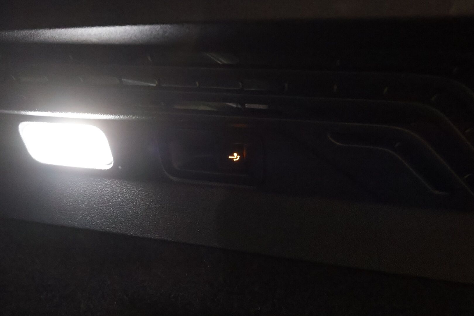 VOLKSWAGEN ID.4 2022 GTX Dual Motor AWD 77kWh **Lämpöpumppu / Hierovat sporttipenkit muistilla / Koukku / Matrix / Adapt. vakkari / P.kamera** - 3,99 % KORKOTARJOUS TÄHÄN AUTOON - Akku kuntotarkastettu / 2x vanteet / Keyless 
