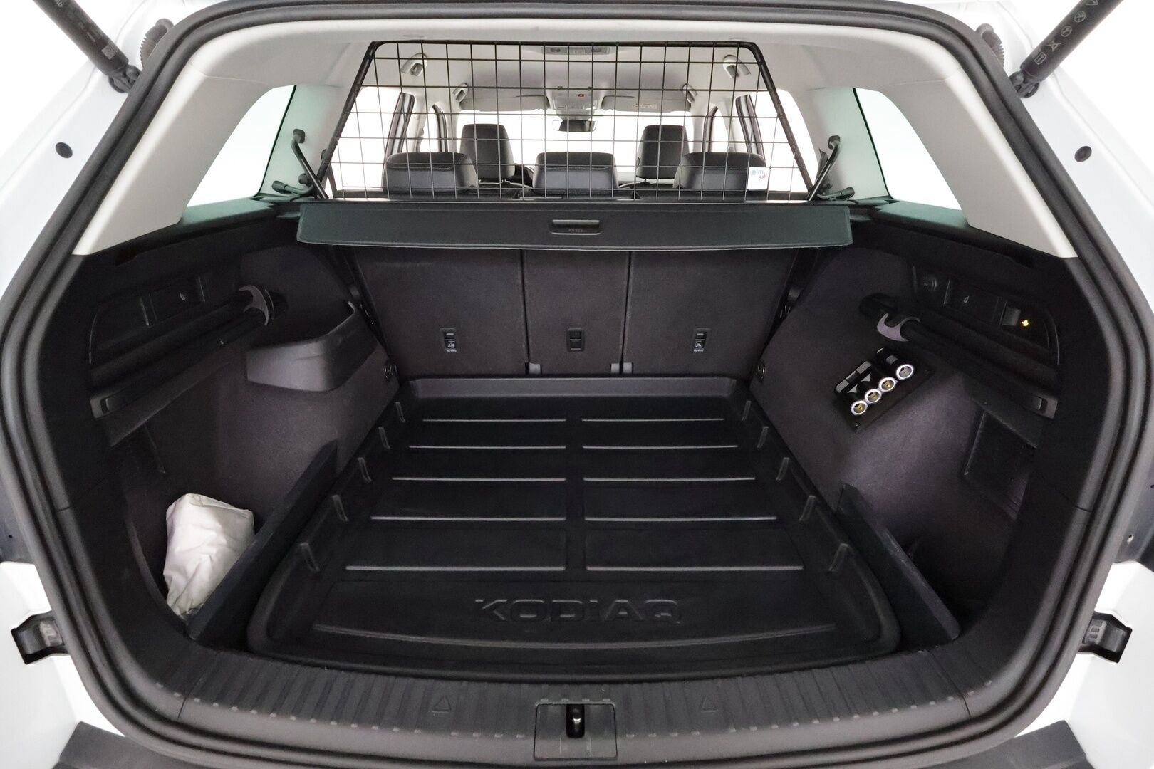 SKODA KODIAQ 2022 2.0TDI 4x4 200hp Style ** Webasto / Koukku / Adapt.Vakkari / Matrix-LED / P.Kamera / Canton / KeylessGO ** - 3,99 % KORKOTARJOUS TÄHÄN AUTOON - Juuri saapunut / Kaksilla renkailla!*