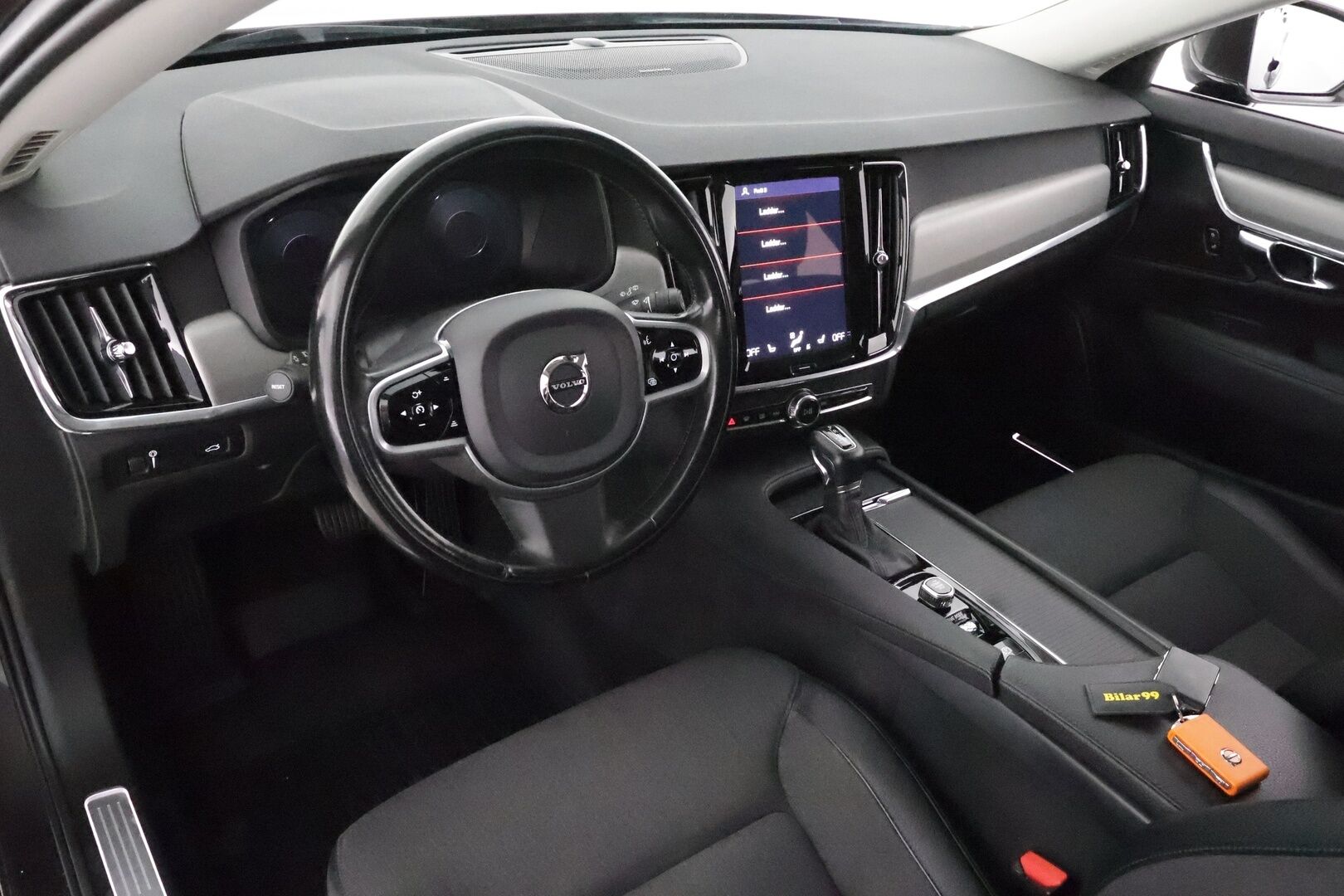 Volvo V90 2021 D4 AWD Momentum Aut. ** Harman&Kardon / Webasto / Adapt.vakkari / Koukku / P-Kamera / Puolinahat ** - 3,99 % KORKOTARJOUS TÄHÄN AUTOON - Merkkiliikkeen huoltokirja / Kahdet renkaat