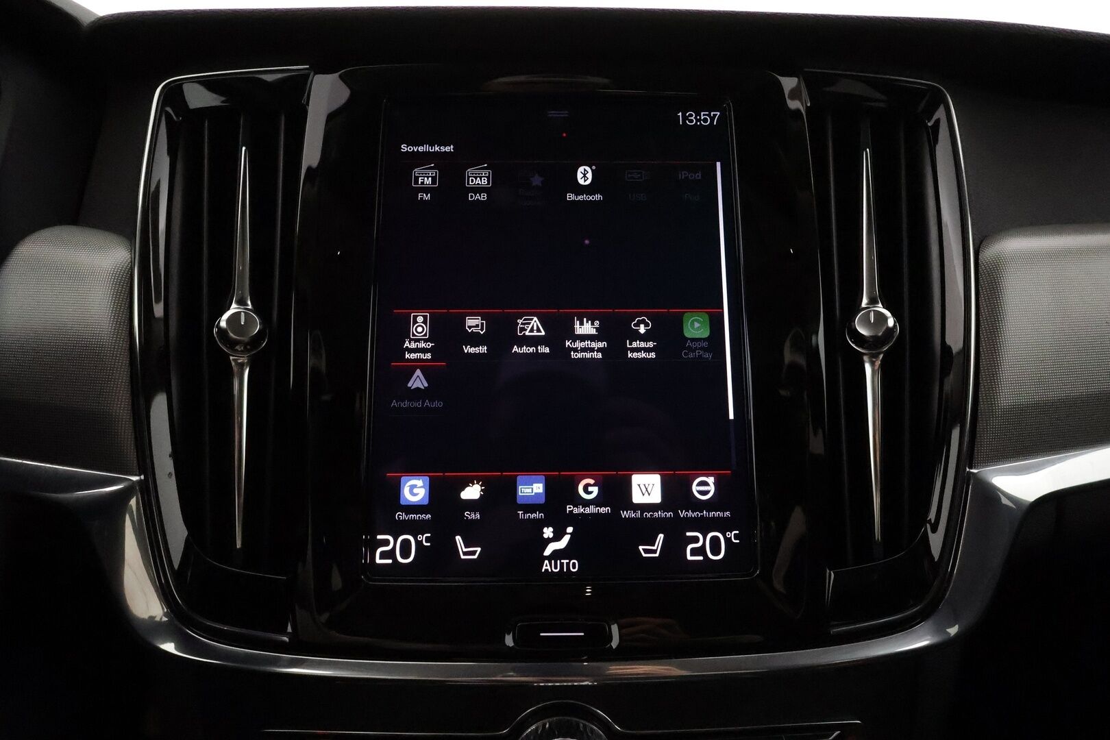 Volvo V90 2021 D4 AWD Momentum Aut. ** Harman&Kardon / Webasto / Adapt.vakkari / Koukku / P-Kamera / Puolinahat ** - 3,99 % KORKOTARJOUS TÄHÄN AUTOON - Merkkiliikkeen huoltokirja / Kahdet renkaat