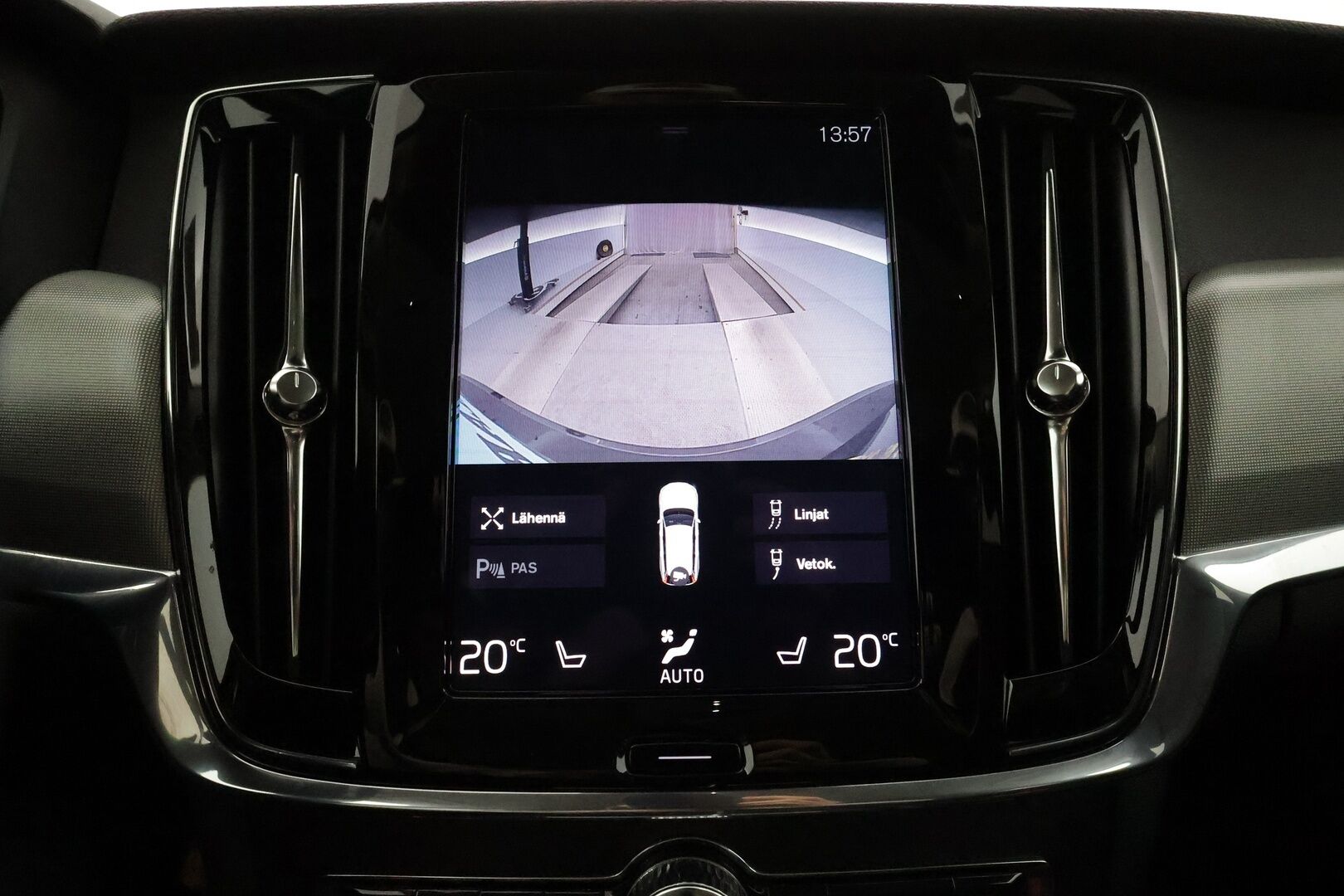 Volvo V90 2021 D4 AWD Momentum Aut. ** Harman&Kardon / Webasto / Adapt.vakkari / Koukku / P-Kamera / Puolinahat ** - 3,99 % KORKOTARJOUS TÄHÄN AUTOON - Merkkiliikkeen huoltokirja / Kahdet renkaat
