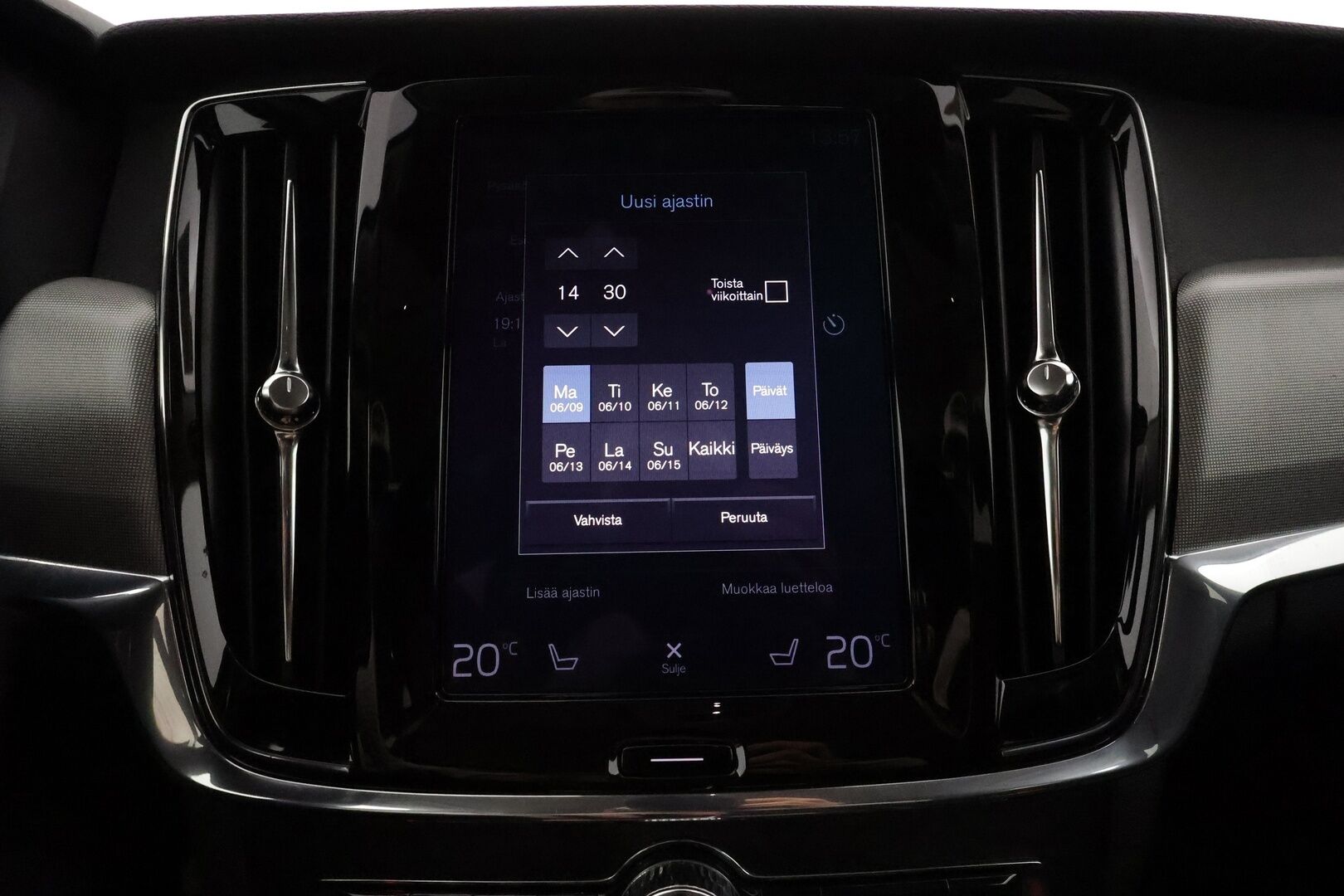 Volvo V90 2021 D4 AWD Momentum Aut. ** Harman&Kardon / Webasto / Adapt.vakkari / Koukku / P-Kamera / Puolinahat ** - 3,99 % KORKOTARJOUS TÄHÄN AUTOON - Merkkiliikkeen huoltokirja / Kahdet renkaat