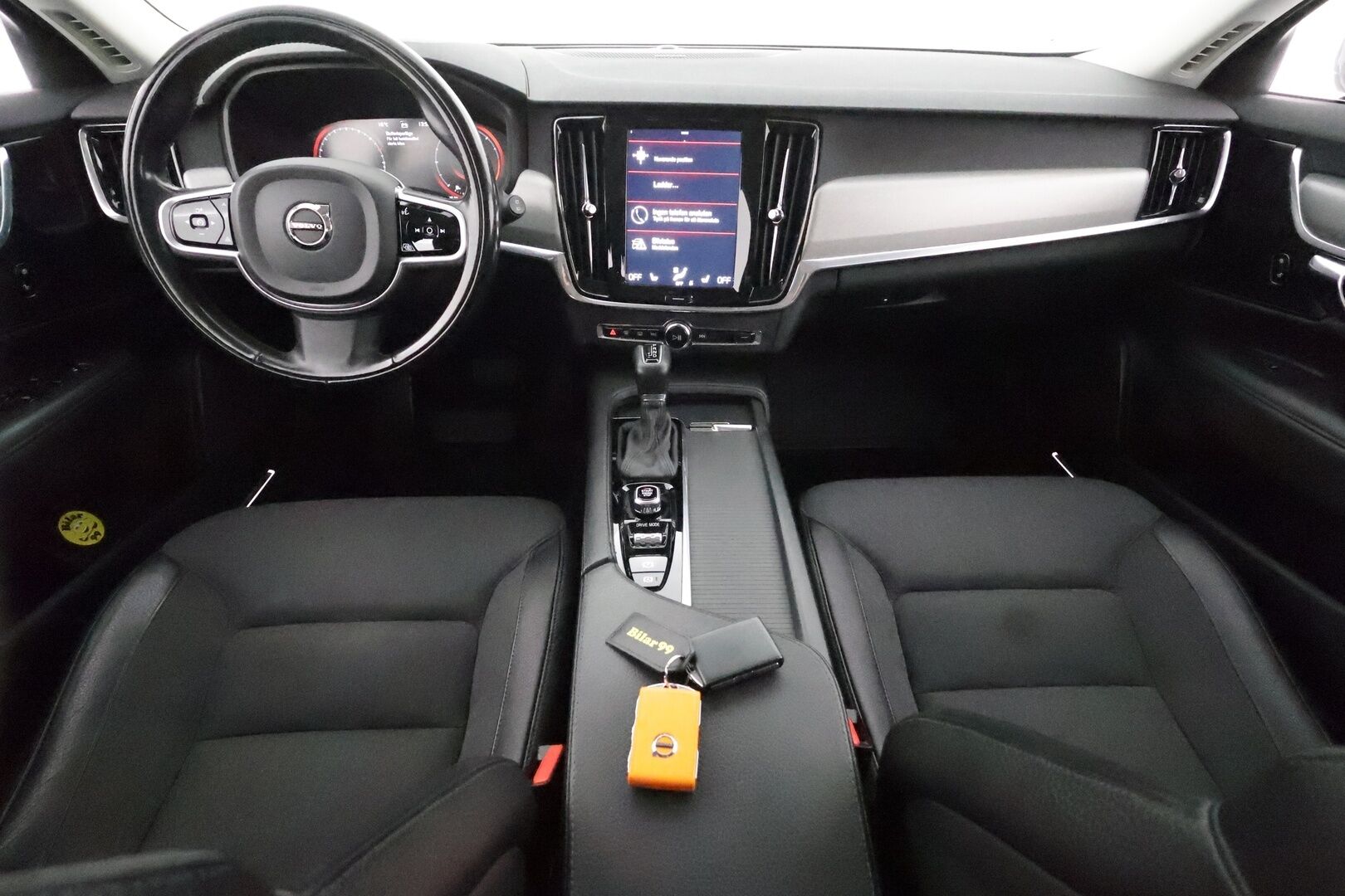 Volvo V90 2021 D4 AWD Momentum Aut. ** Harman&Kardon / Webasto / Adapt.vakkari / Koukku / P-Kamera / Puolinahat ** - 3,99 % KORKOTARJOUS TÄHÄN AUTOON - Merkkiliikkeen huoltokirja / Kahdet renkaat