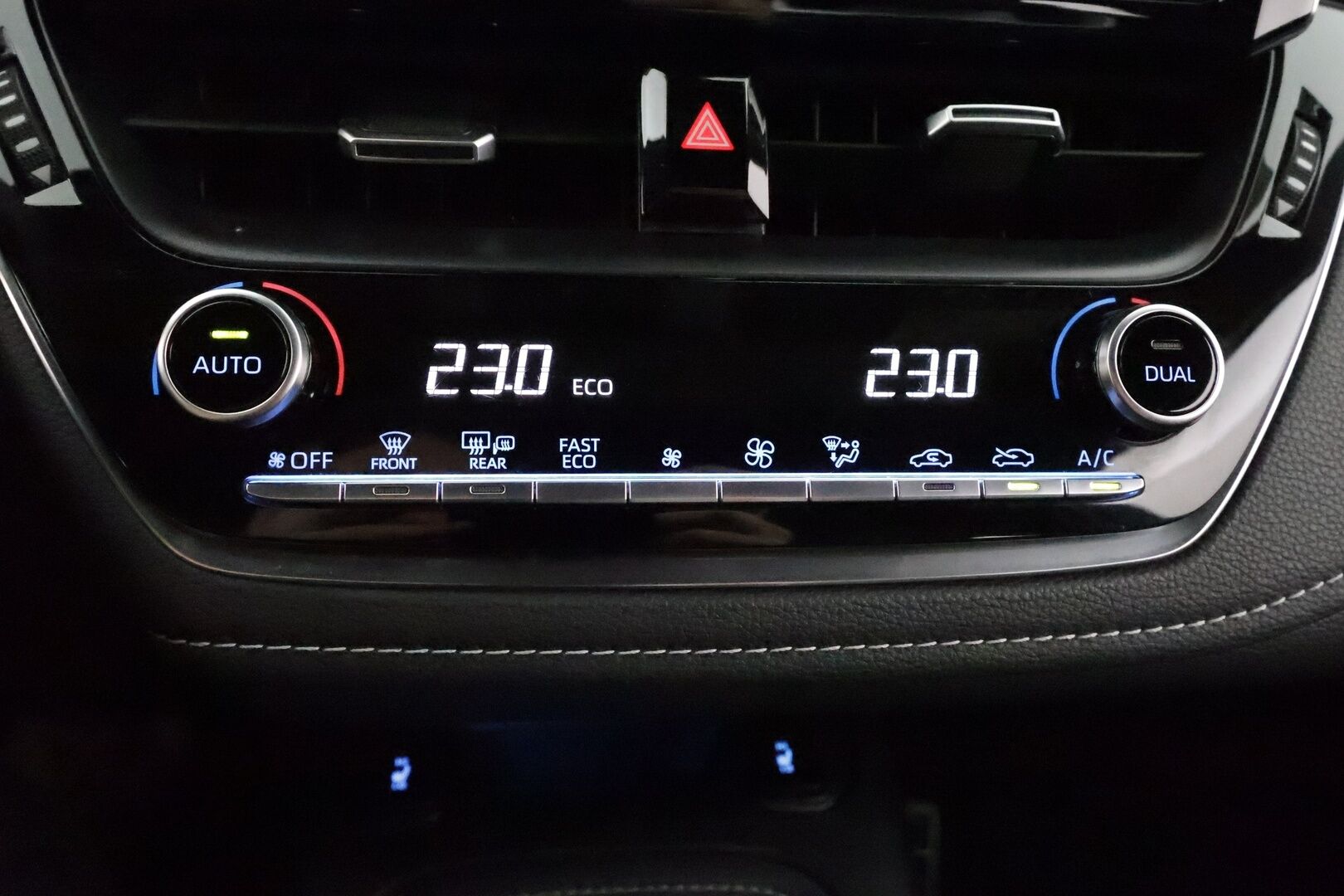 TOYOTA COROLLA 2022 Hatchback 1,8 Hybrid GR Sport ** Adapt.vakkari / P-Kamera / LED / Digimittaristo / Ratinlämmitin / Lohkolämmitin **