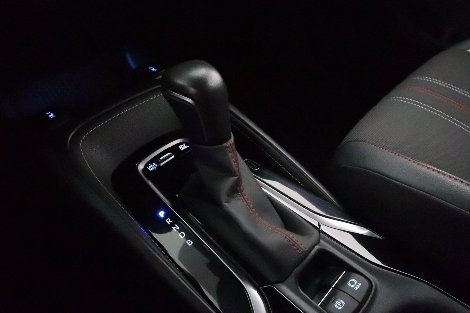 TOYOTA COROLLA 2022 Hatchback 1,8 Hybrid GR Sport ** Adapt.vakkari / P-Kamera / LED / Digimittaristo / Ratinlämmitin / Lohkolämmitin **