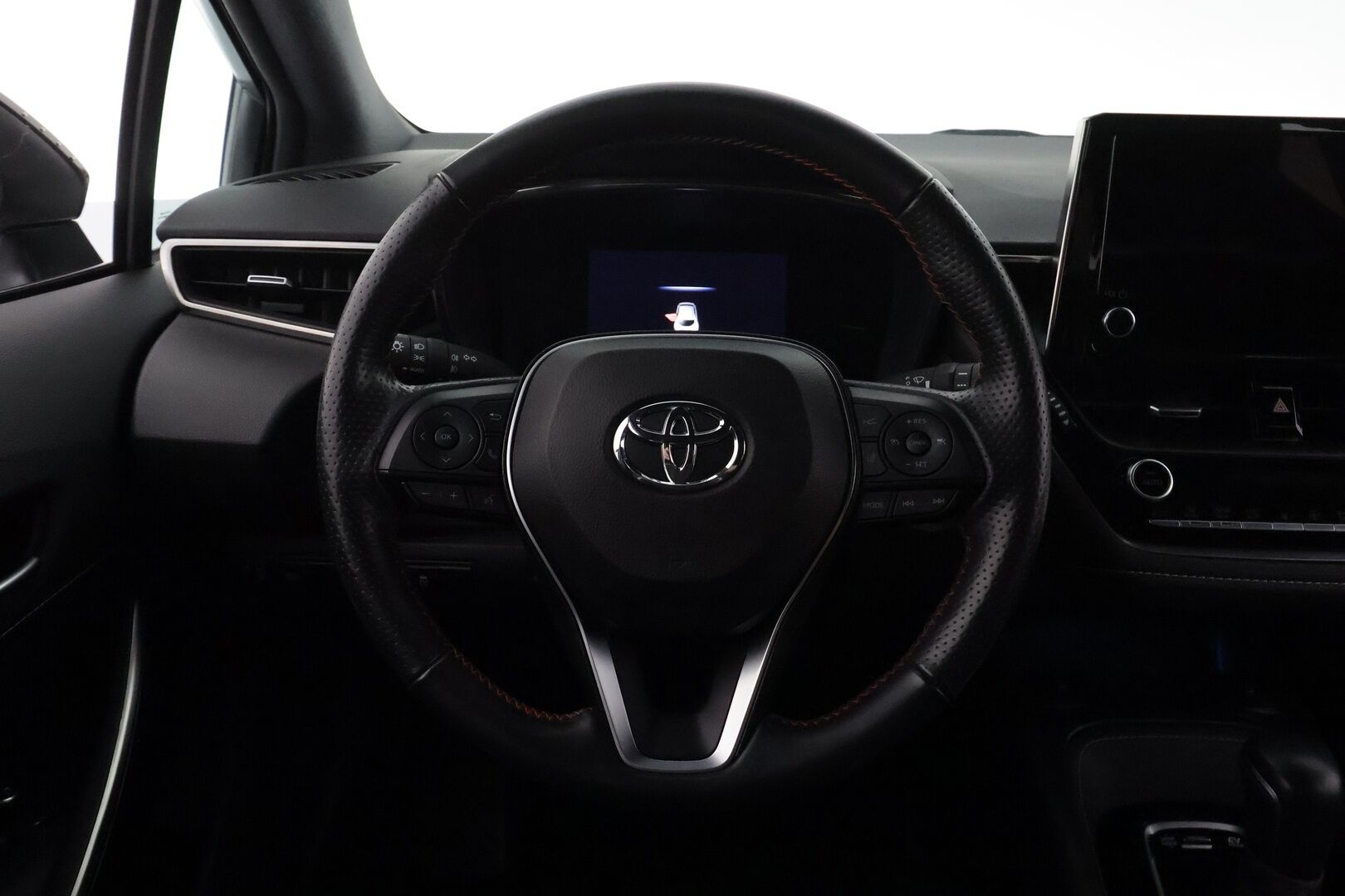 TOYOTA COROLLA 2022 Hatchback 1,8 Hybrid GR Sport ** Adapt.vakkari / P-Kamera / LED / Digimittaristo / Ratinlämmitin / Lohkolämmitin **