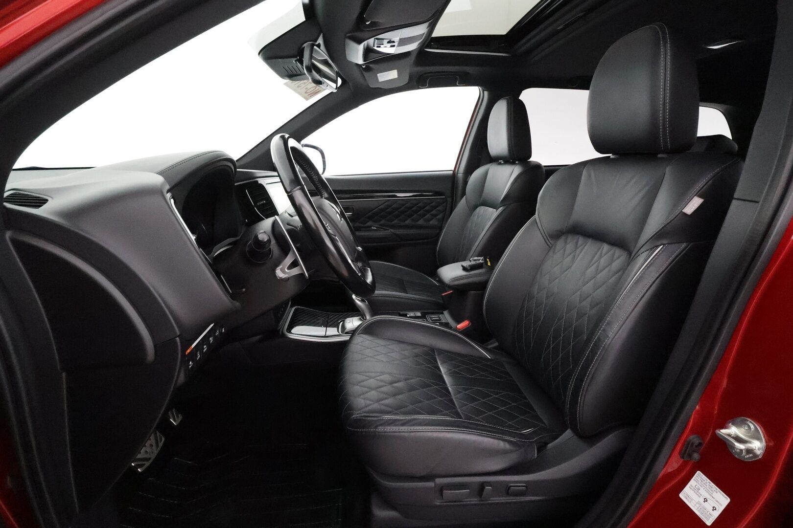 MITSUBISHI OUTLANDER PHEV 2020 Business X 4WD S-Edition 5P **Adapt. vakkari / Timanttinahat / Kattoluukku / Vetokoukku / 360 Kamera / Keyless** - *BLIS / Navigointi / LED / Ratinlämmitin / 2x renkaat aluilla*