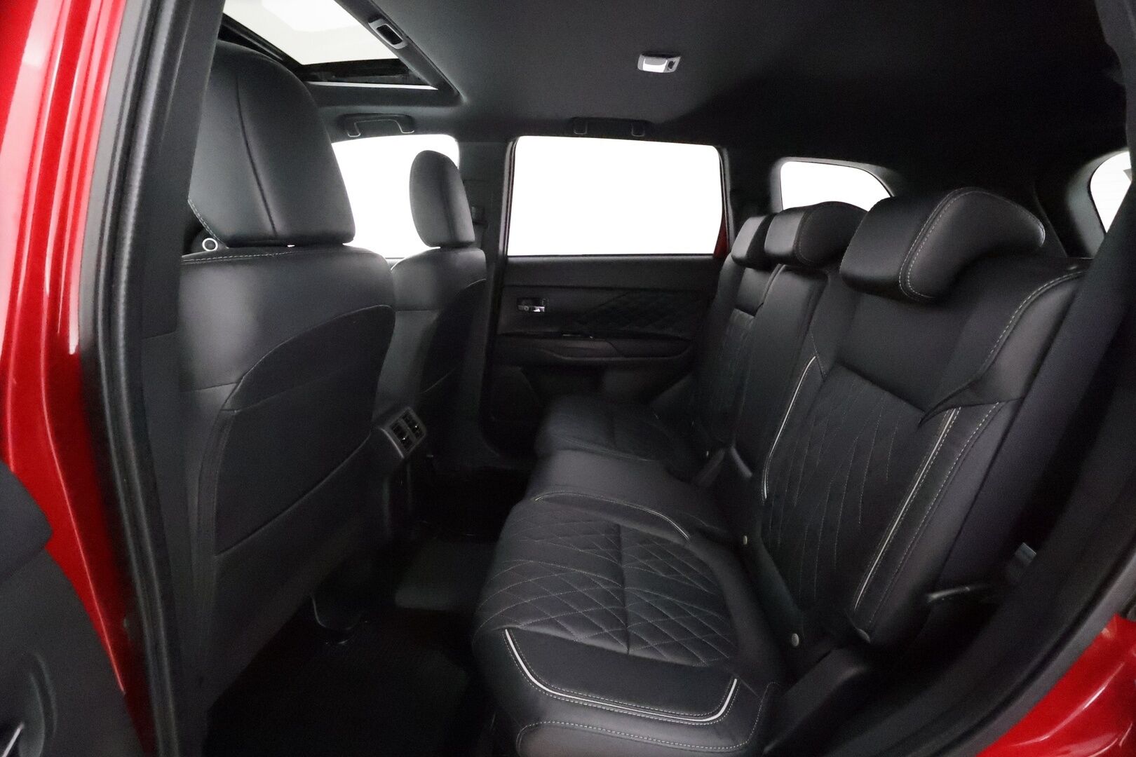 MITSUBISHI OUTLANDER PHEV 2020 Business X 4WD S-Edition 5P **Adapt. vakkari / Timanttinahat / Kattoluukku / Vetokoukku / 360 Kamera / Keyless** - *BLIS / Navigointi / LED / Ratinlämmitin / 2x renkaat aluilla*