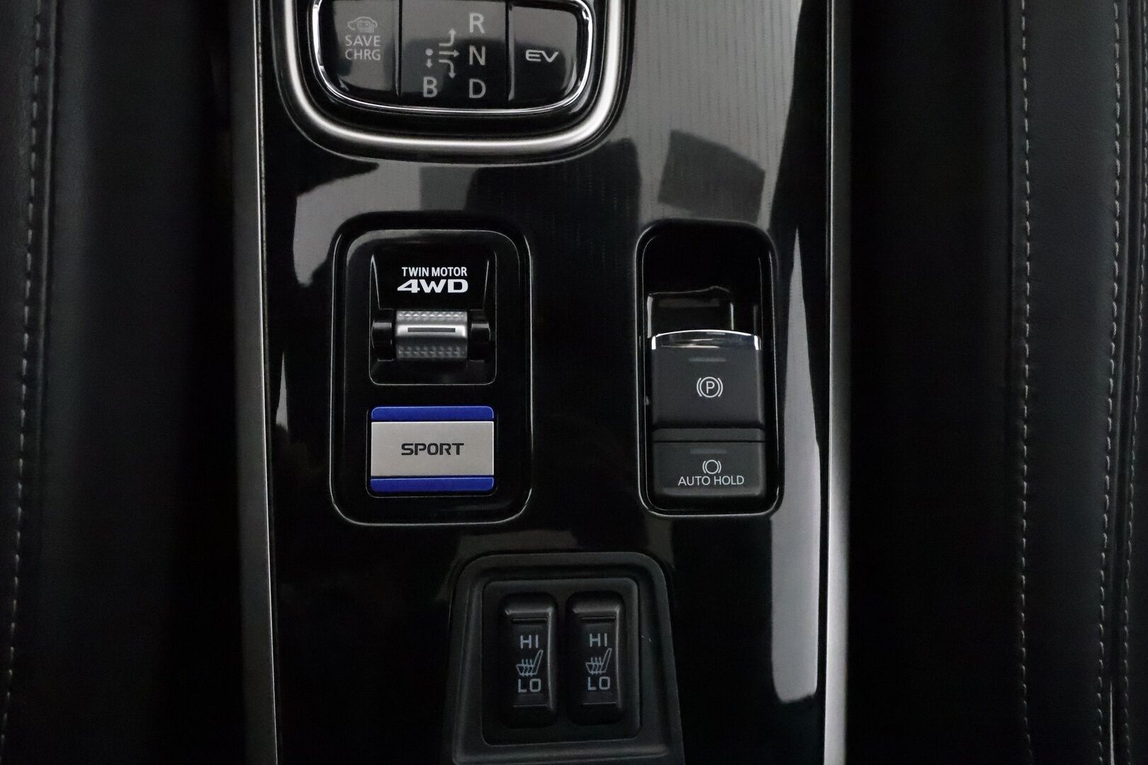 MITSUBISHI OUTLANDER PHEV 2020 Business X 4WD S-Edition 5P **Adapt. vakkari / Timanttinahat / Kattoluukku / Vetokoukku / 360 Kamera / Keyless** - *BLIS / Navigointi / LED / Ratinlämmitin / 2x renkaat aluilla*