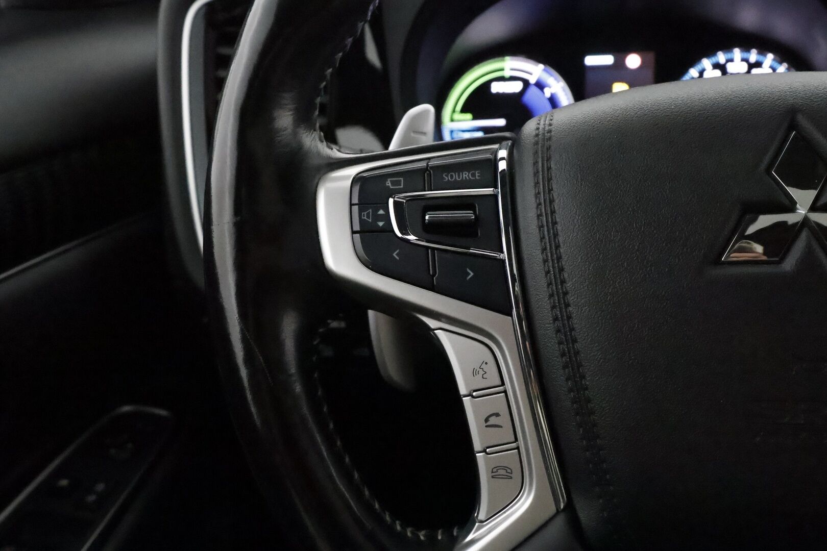 MITSUBISHI OUTLANDER PHEV 2020 Business X 4WD S-Edition 5P **Adapt. vakkari / Timanttinahat / Kattoluukku / Vetokoukku / 360 Kamera / Keyless** - *BLIS / Navigointi / LED / Ratinlämmitin / 2x renkaat aluilla*