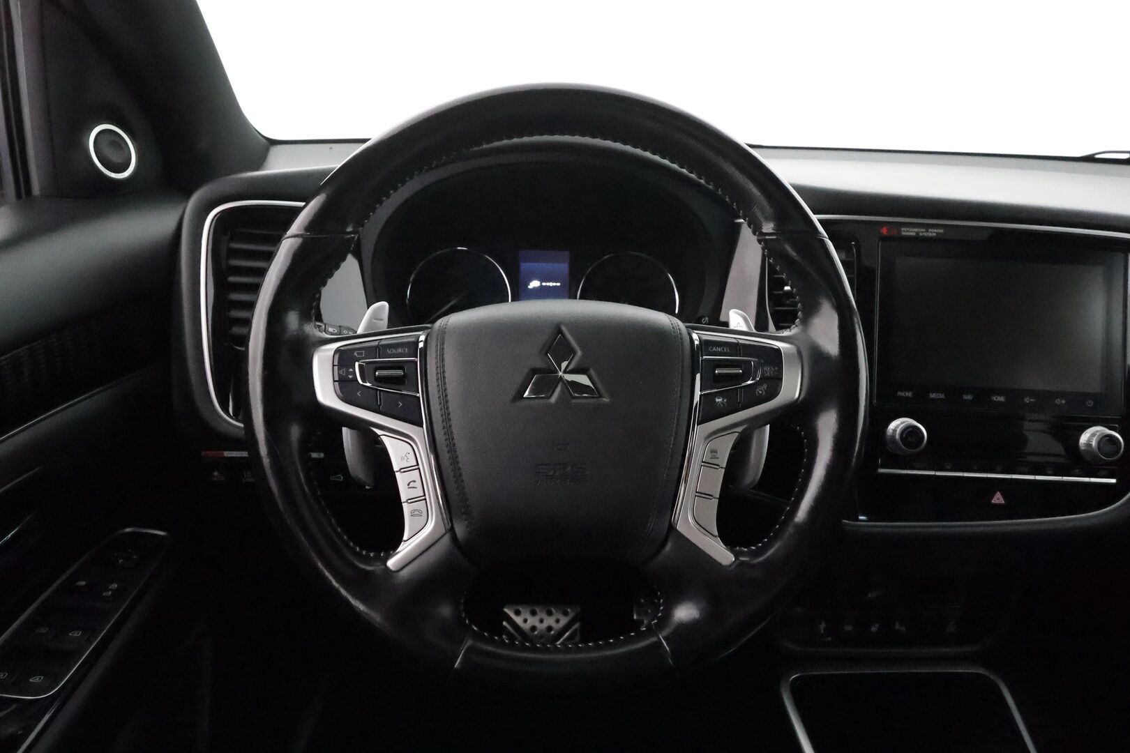 MITSUBISHI OUTLANDER PHEV 2020 Business X 4WD S-Edition 5P **Adapt. vakkari / Timanttinahat / Kattoluukku / Vetokoukku / 360 Kamera / Keyless** - *BLIS / Navigointi / LED / Ratinlämmitin / 2x renkaat aluilla*