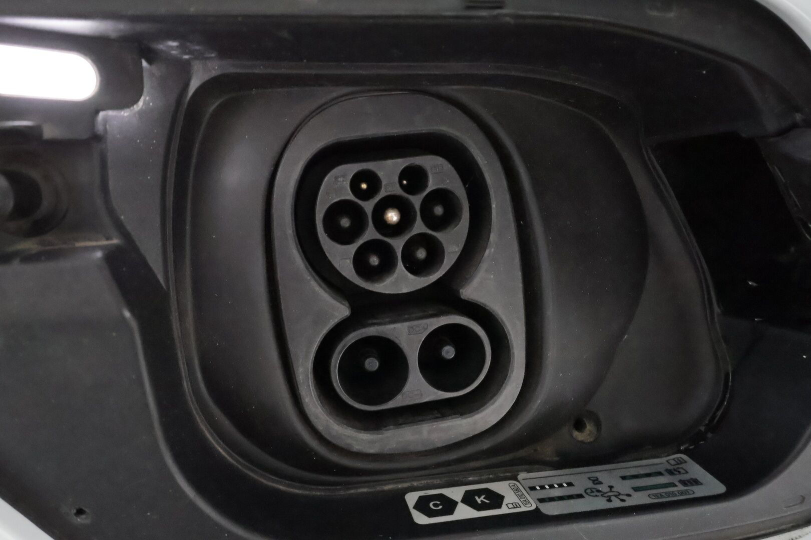 VOLKSWAGEN ID.3 2021 Pro S Tour 150kW ** HUD / Lämpöpumppu / Matrix LED / Adapt.Vakkari / P.kamera / Sähköpenkit hieronnalla / KeylessGo** - Merkkihuollettu