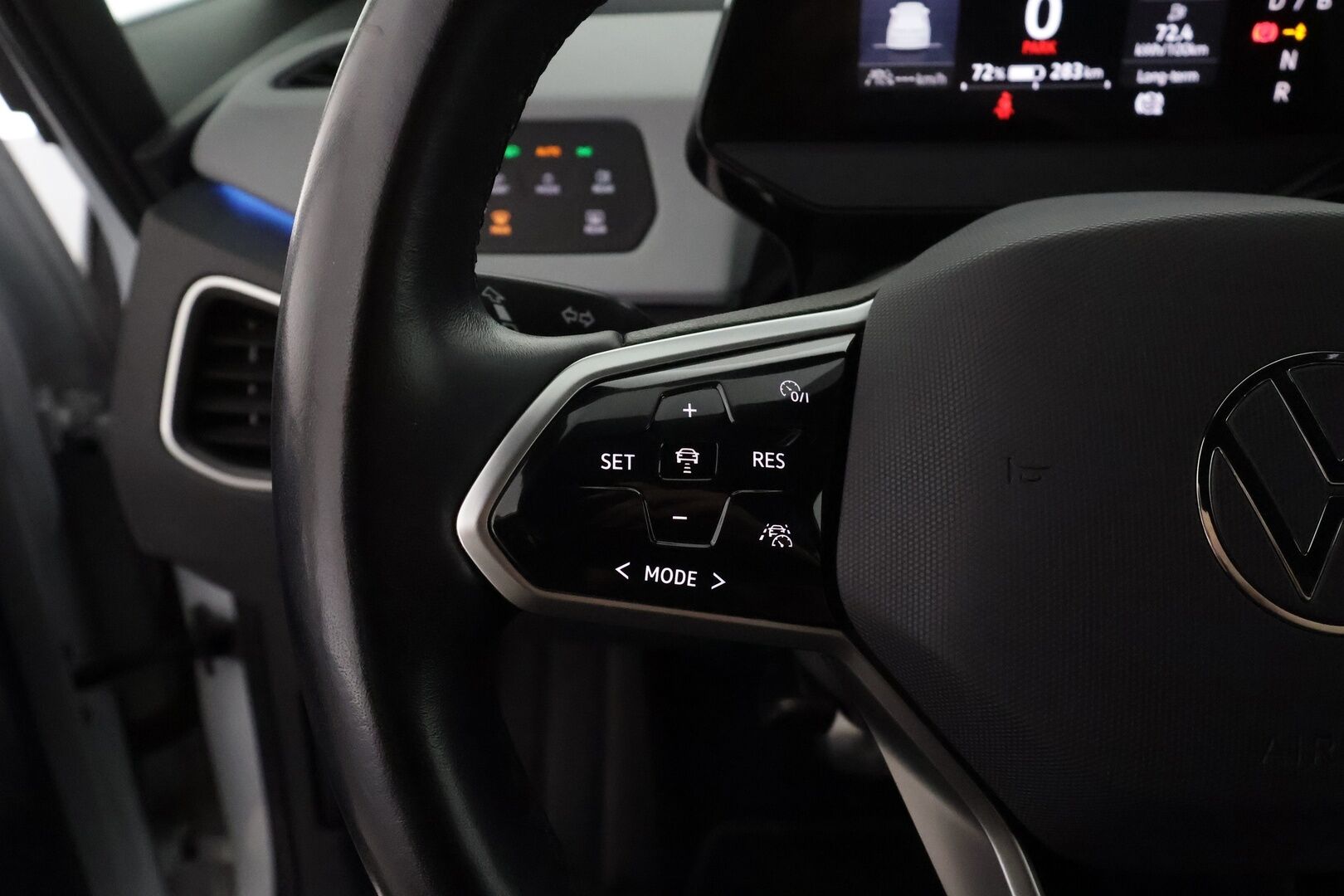 VOLKSWAGEN ID.3 2021 Pro S Tour 150kW ** HUD / Lämpöpumppu / Matrix LED / Adapt.Vakkari / P.kamera / Sähköpenkit hieronnalla / KeylessGo** - Merkkihuollettu