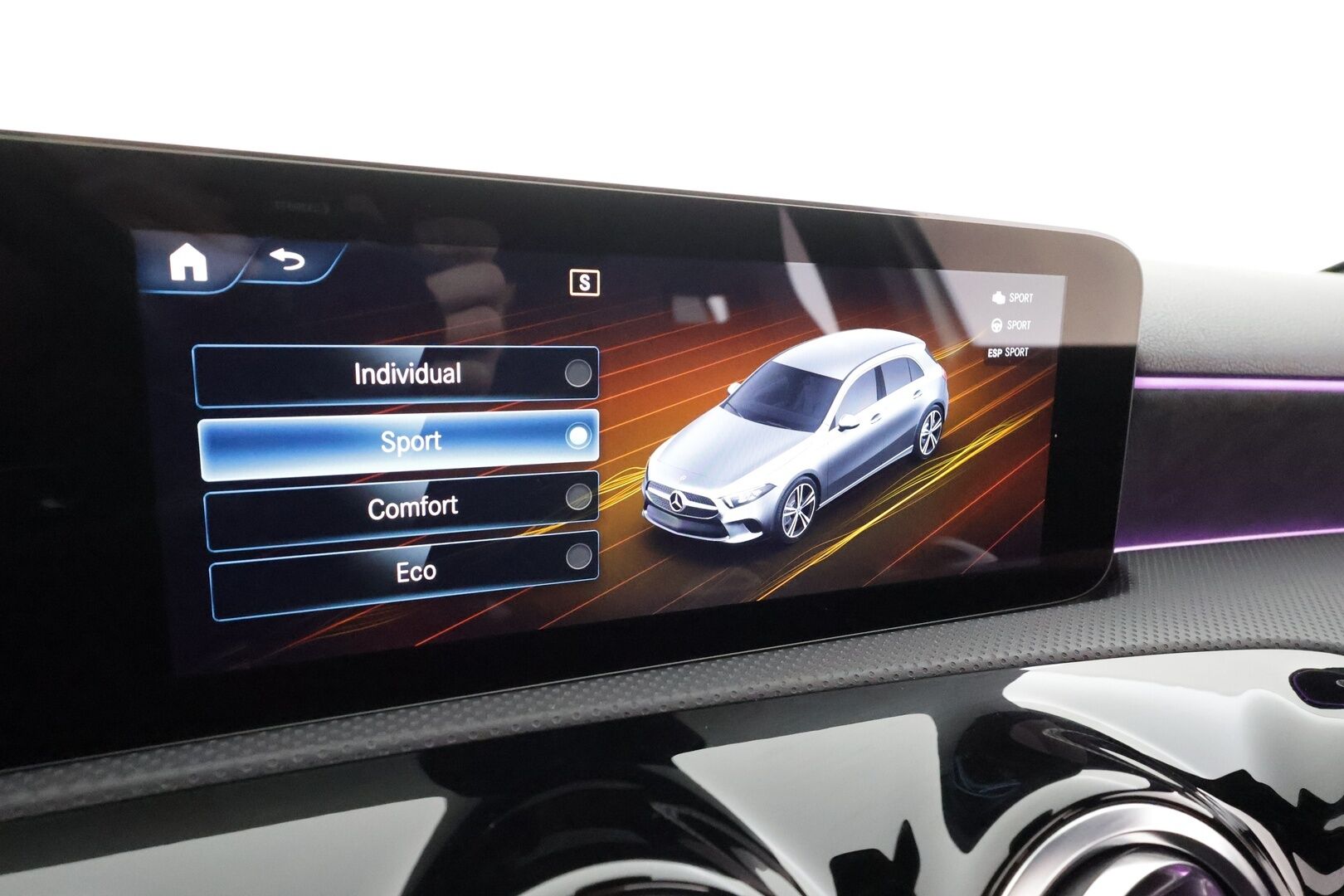 Mercedes-Benz A 2022 200 d 4MATIC A Business AMG * Webasto / Panorama / Muistipenkit / Multibeam / Koukkku / Keyless / P.kamera / Widescreen * - Kahdet renkaat aluvanteilla / Merkkihuollettu / Huippuvarusteet