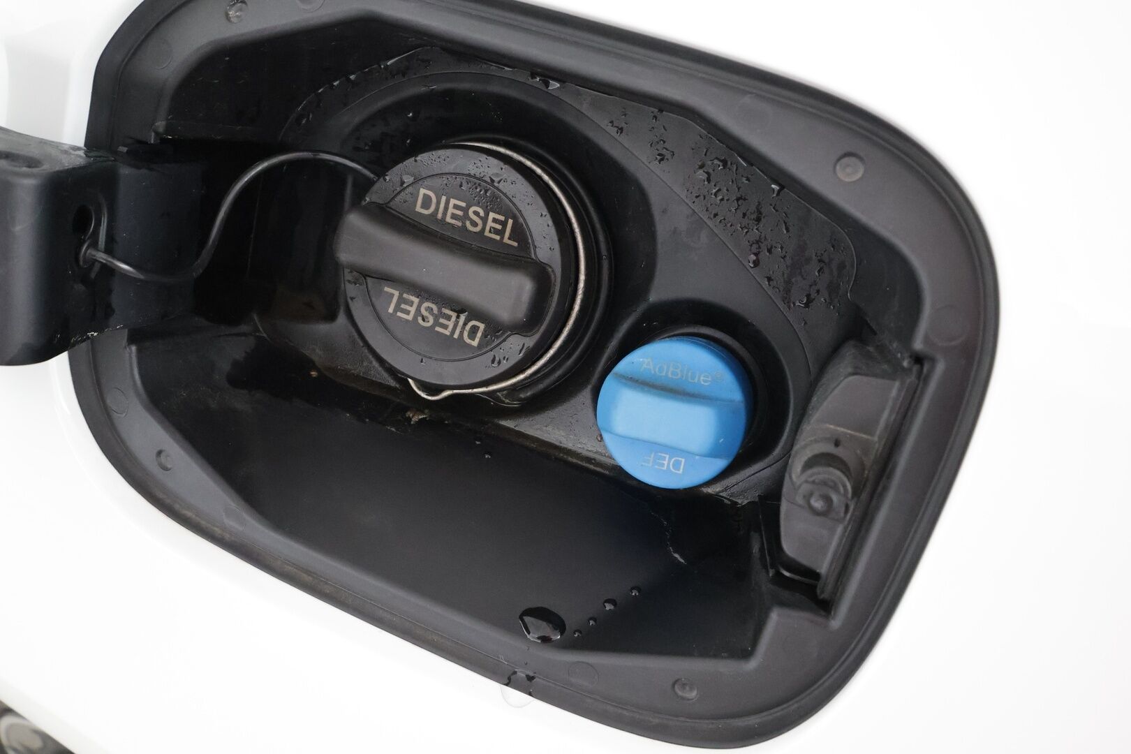 Mercedes-Benz A 2022 200 d 4MATIC A Business AMG * Webasto / Panorama / Muistipenkit / Multibeam / Koukkku / Keyless / P.kamera / Widescreen * - Kahdet renkaat aluvanteilla / Merkkihuollettu / Huippuvarusteet