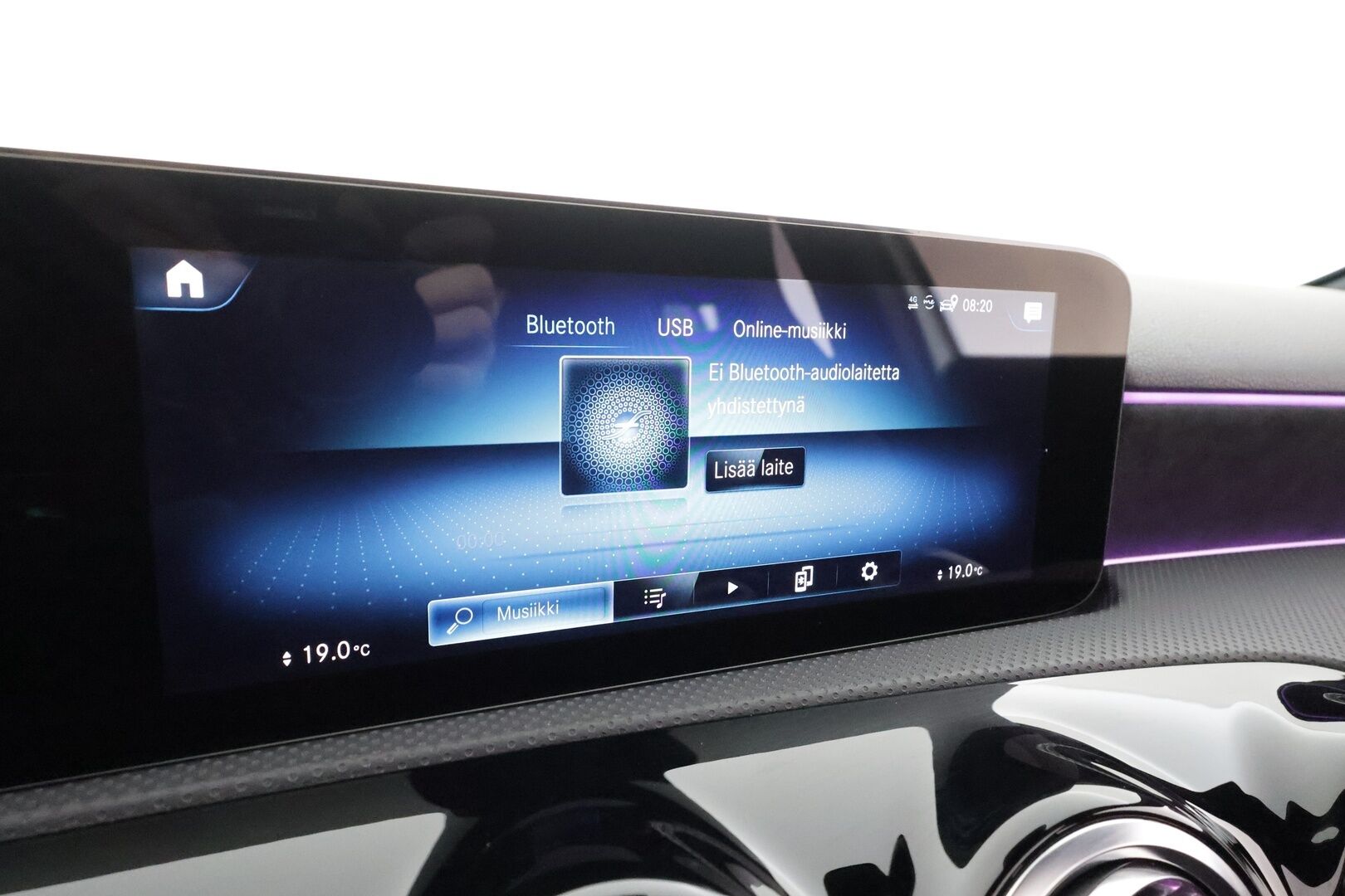 Mercedes-Benz A 2022 200 d 4MATIC A Business AMG * Webasto / Panorama / Muistipenkit / Multibeam / Koukkku / Keyless / P.kamera / Widescreen * - Kahdet renkaat aluvanteilla / Merkkihuollettu / Huippuvarusteet