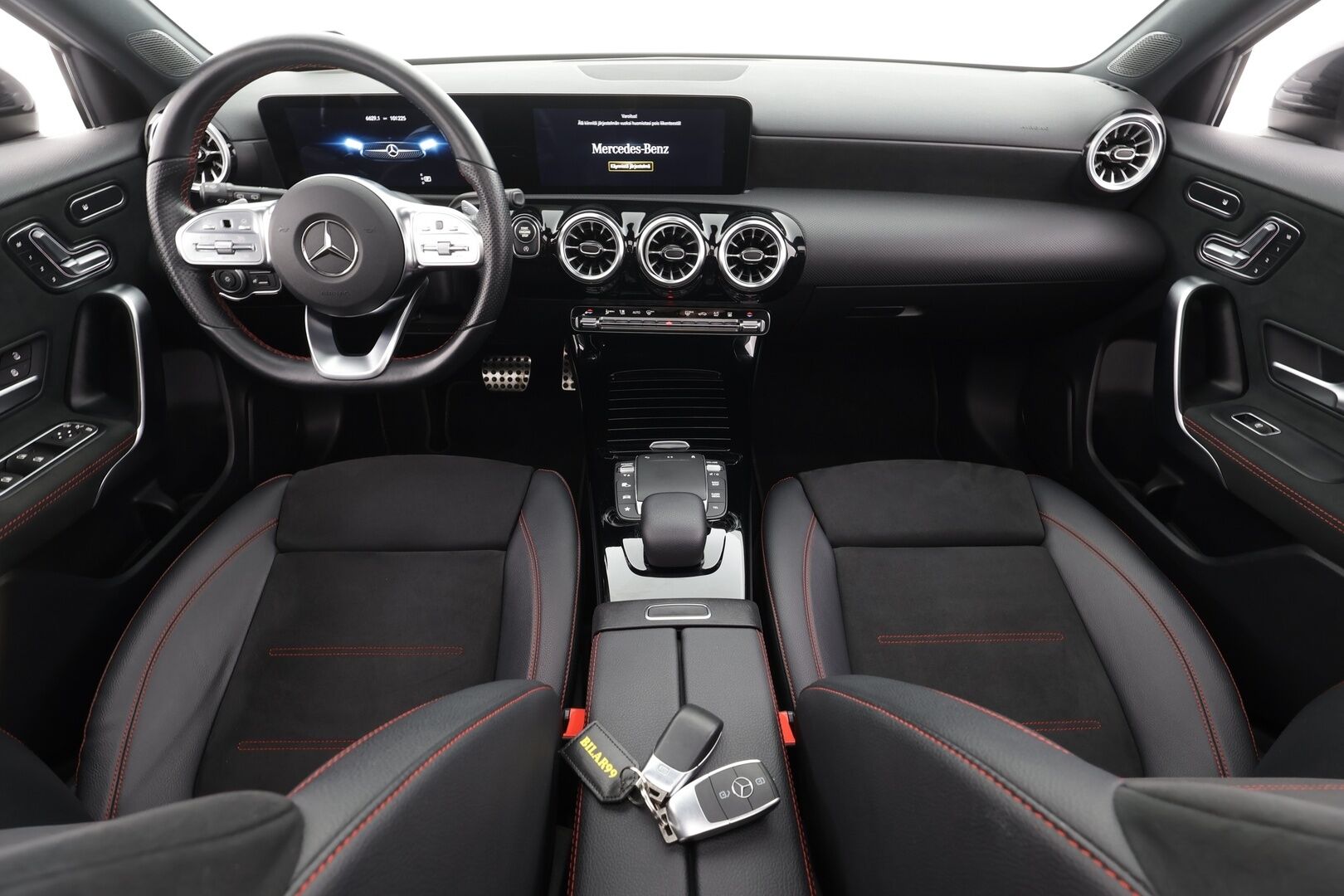 Mercedes-Benz A 2022 200 d 4MATIC A Business AMG * Webasto / Panorama / Muistipenkit / Multibeam / Koukkku / Keyless / P.kamera / Widescreen * - Kahdet renkaat aluvanteilla / Merkkihuollettu / Huippuvarusteet