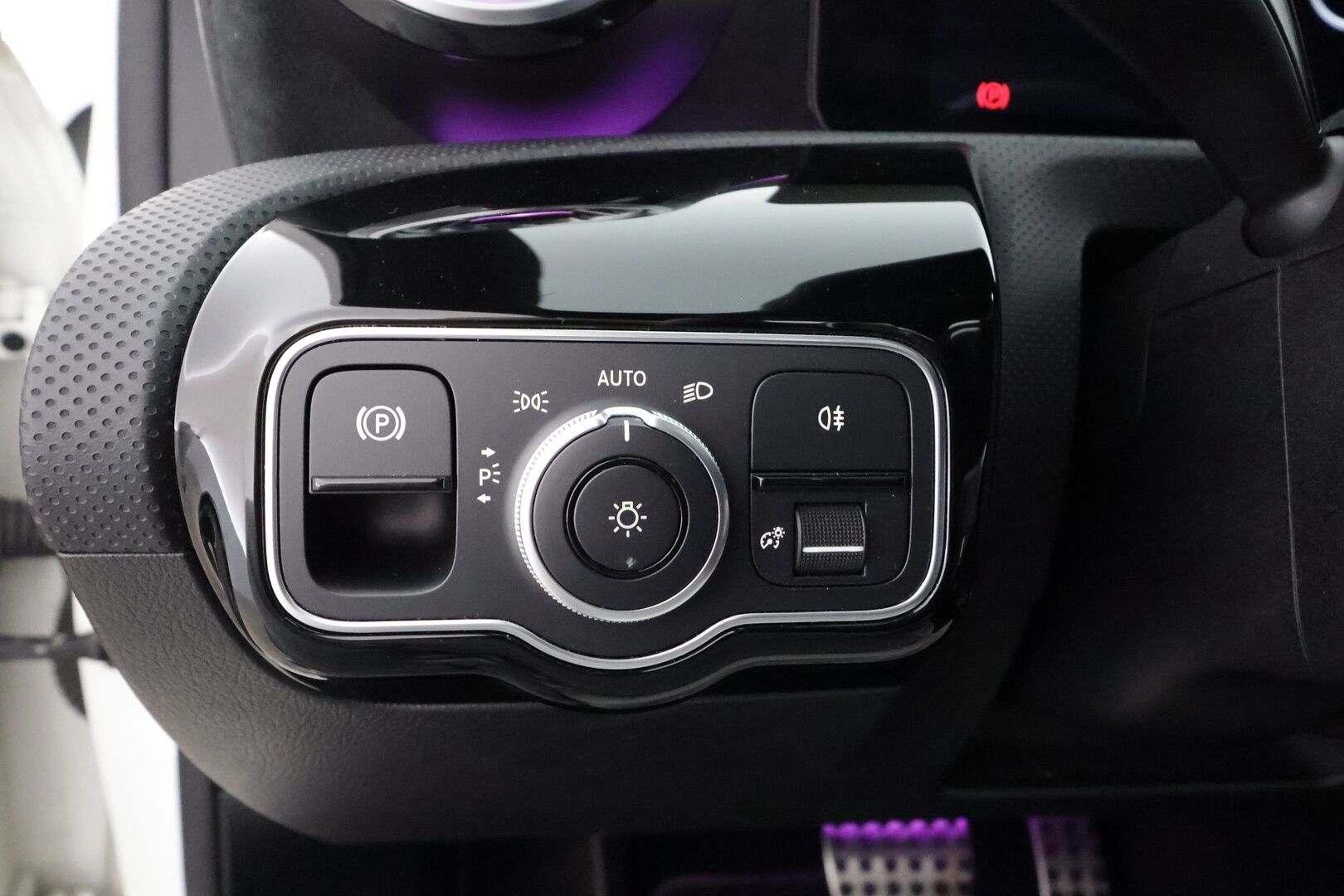 Mercedes-Benz A 2022 200 d 4MATIC A Business AMG * Webasto / Panorama / Muistipenkit / Multibeam / Koukkku / Keyless / P.kamera / Widescreen * - Kahdet renkaat aluvanteilla / Merkkihuollettu / Huippuvarusteet