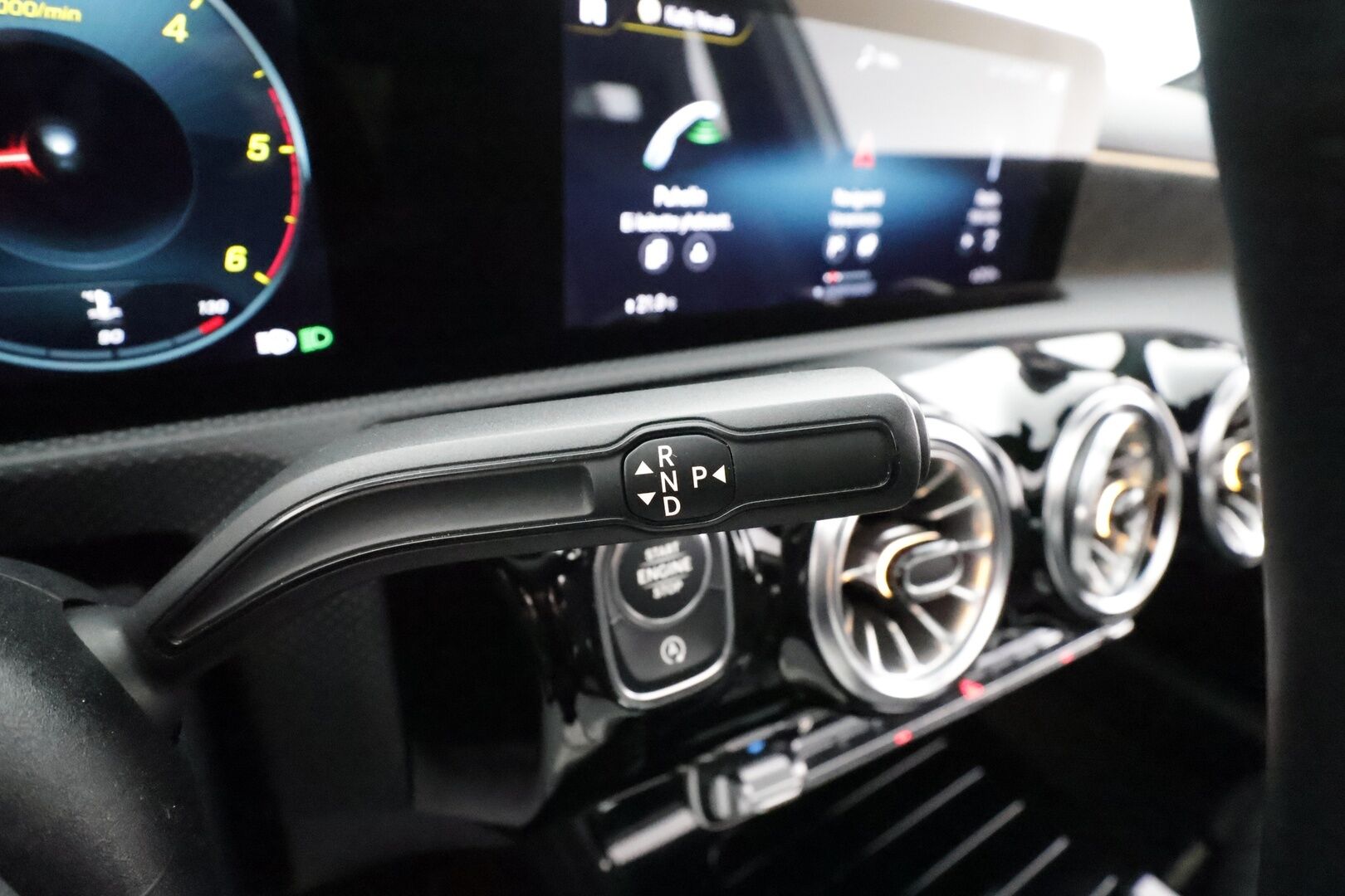 Mercedes-Benz A 2022 200 d 4MATIC A Business AMG * Webasto / Panorama / Muistipenkit / Multibeam / Koukkku / Keyless / P.kamera / Widescreen * - Kahdet renkaat aluvanteilla / Merkkihuollettu / Huippuvarusteet