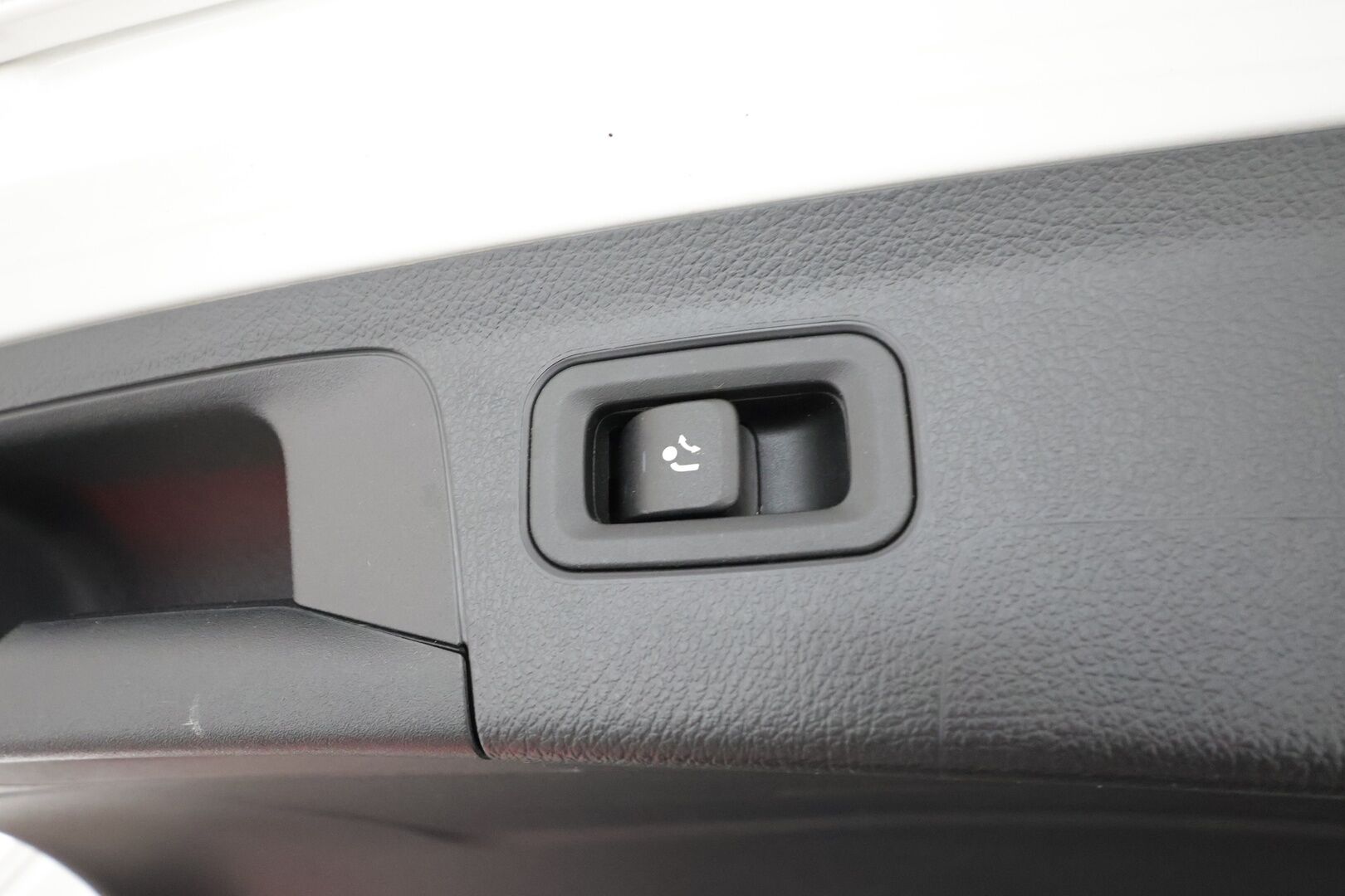 Mercedes-Benz A 2022 200 d 4MATIC A Business AMG * Webasto / Panorama / Muistipenkit / Multibeam / Koukkku / Keyless / P.kamera / Widescreen * - Kahdet renkaat aluvanteilla / Merkkihuollettu / Huippuvarusteet