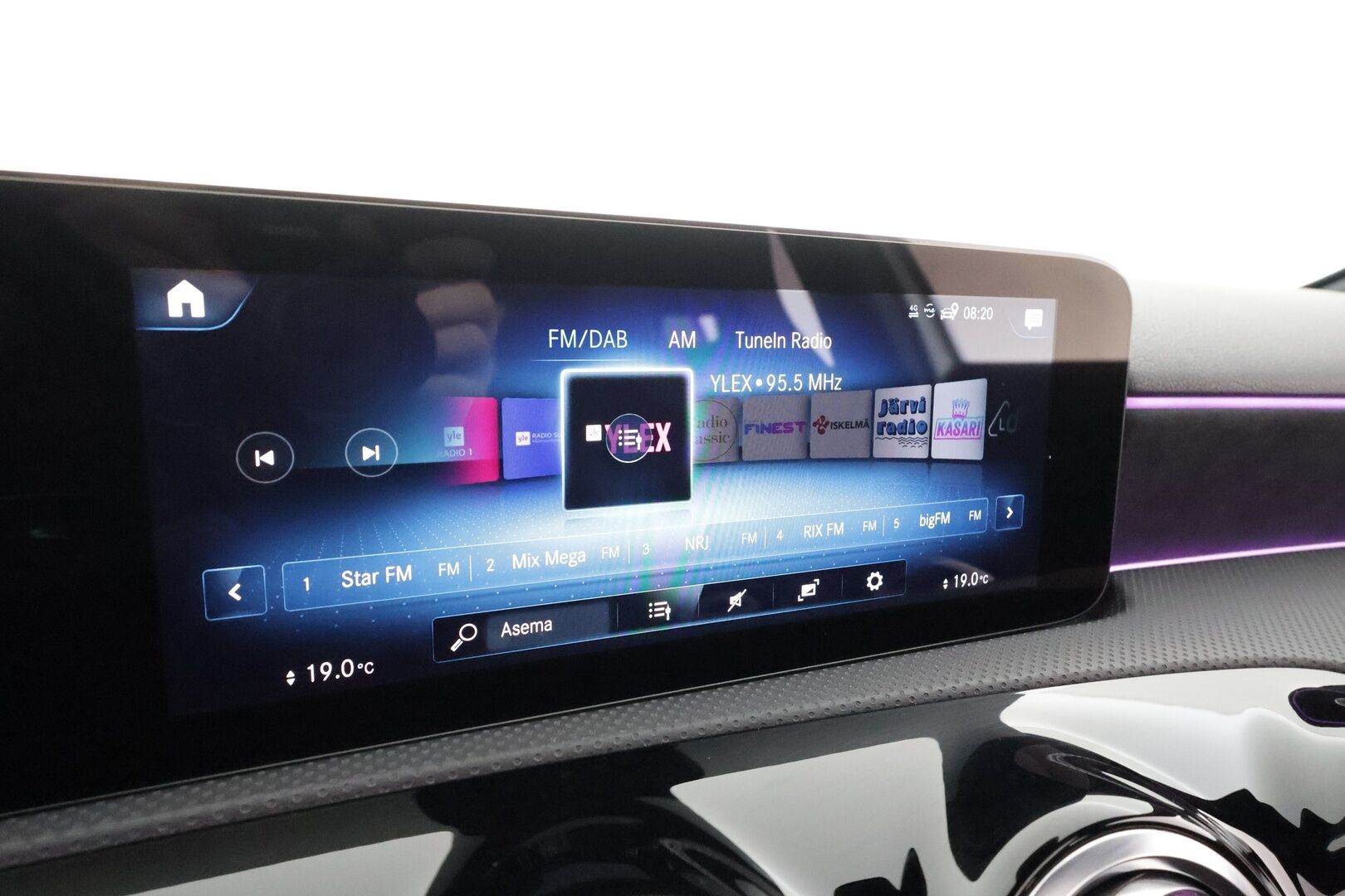 Mercedes-Benz A 2022 200 d 4MATIC A Business AMG * Webasto / Panorama / Muistipenkit / Multibeam / Koukkku / Keyless / P.kamera / Widescreen * - Kahdet renkaat aluvanteilla / Merkkihuollettu / Huippuvarusteet