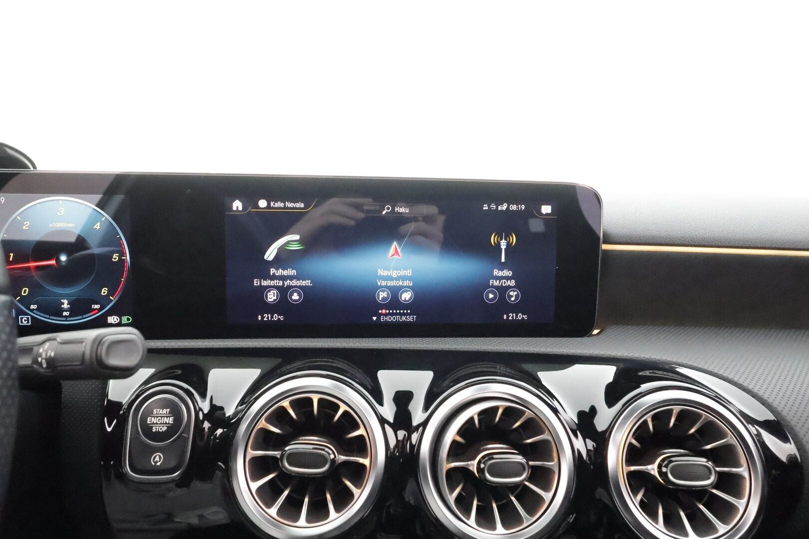 Mercedes-Benz A 2022 200 d 4MATIC A Business AMG * Webasto / Panorama / Muistipenkit / Multibeam / Koukkku / Keyless / P.kamera / Widescreen * - Kahdet renkaat aluvanteilla / Merkkihuollettu / Huippuvarusteet