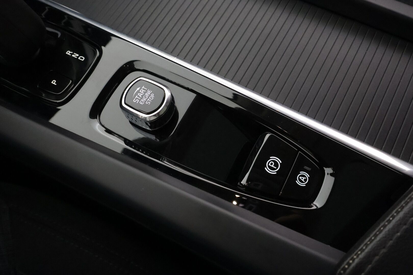 Volvo XC60 2022 T6 TwE AWD Business Inscription Expression aut * ACC / 360° / LED / Navi / Muistipenkki / Koukku / Panorama / Facelift * - Akku kuntotarkastettu / Kahdet renkaat aluvanteilla / Merkkihuollettu