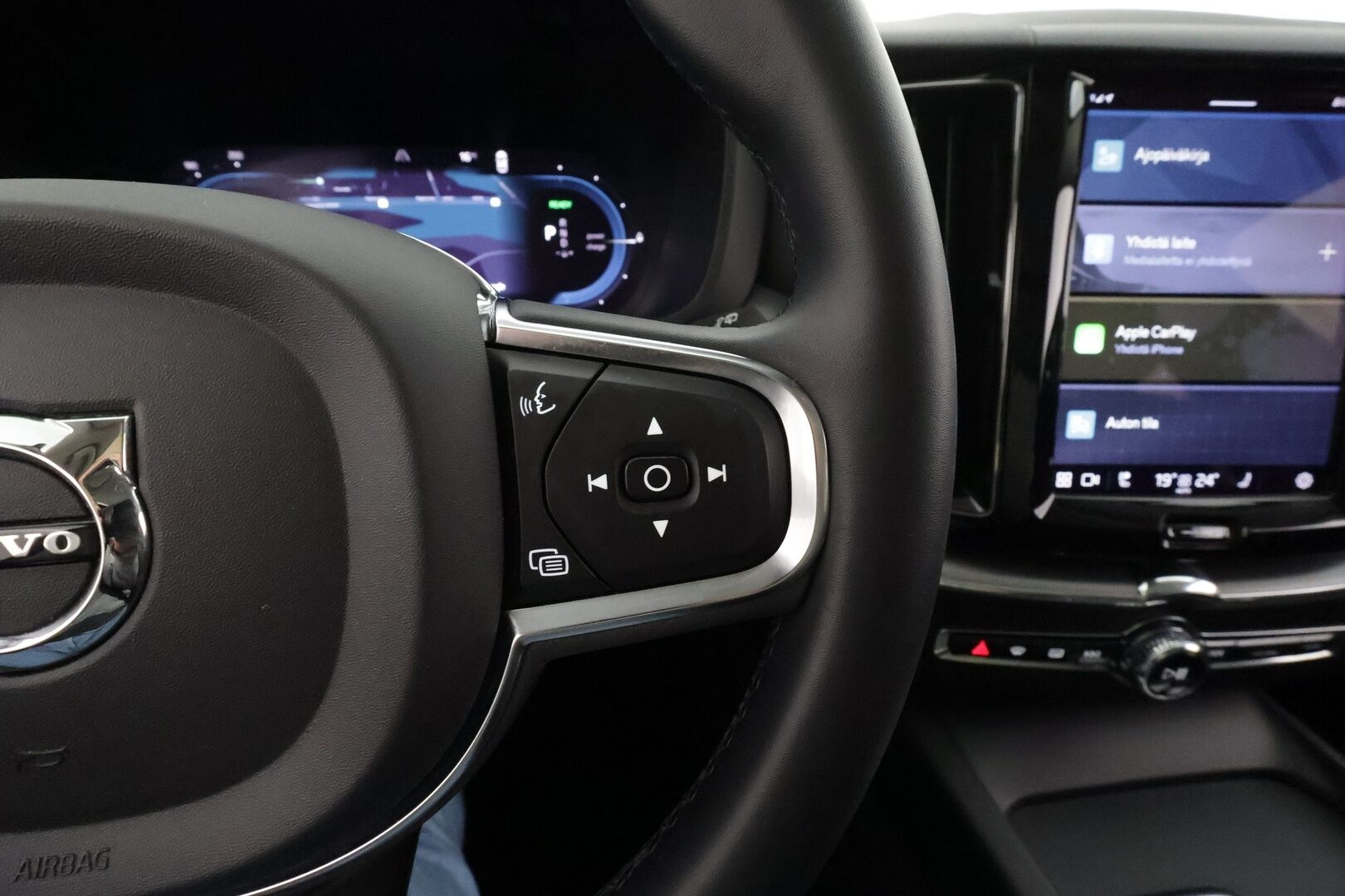 Volvo XC60 2022 T6 TwE AWD Business Inscription Expression aut * ACC / 360° / LED / Navi / Muistipenkki / Koukku / Panorama / Facelift * - Akku kuntotarkastettu / Kahdet renkaat aluvanteilla / Merkkihuollettu