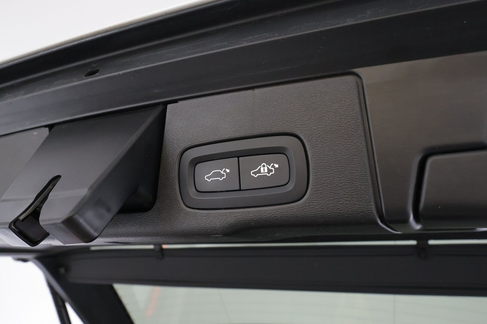 Volvo XC60 2022 T6 TwE AWD Business Inscription Expression aut * ACC / 360° / LED / Navi / Muistipenkki / Koukku / Panorama / Facelift * - Akku kuntotarkastettu / Kahdet renkaat aluvanteilla / Merkkihuollettu