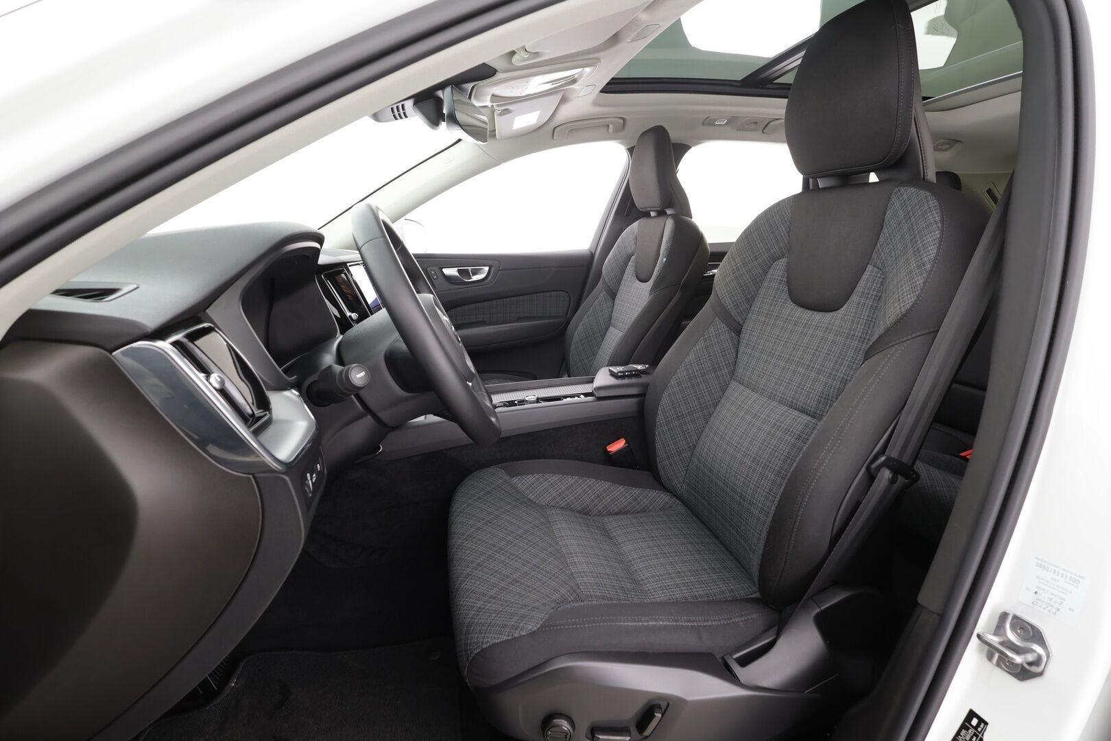 Volvo XC60 2022 T6 TwE AWD Business Inscription Expression aut * ACC / 360° / LED / Navi / Muistipenkki / Koukku / Panorama / Facelift * - Akku kuntotarkastettu / Kahdet renkaat aluvanteilla / Merkkihuollettu