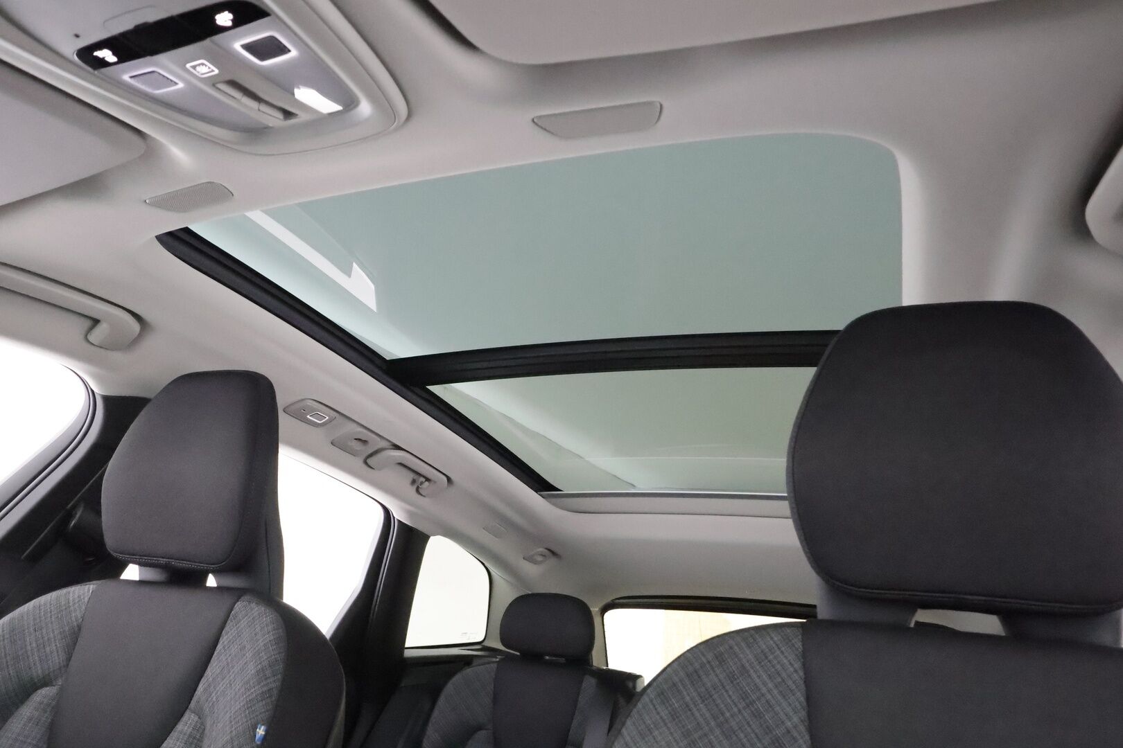 Volvo XC60 2022 T6 TwE AWD Business Inscription Expression aut * ACC / 360° / LED / Navi / Muistipenkki / Koukku / Panorama / Facelift * - Akku kuntotarkastettu / Kahdet renkaat aluvanteilla / Merkkihuollettu