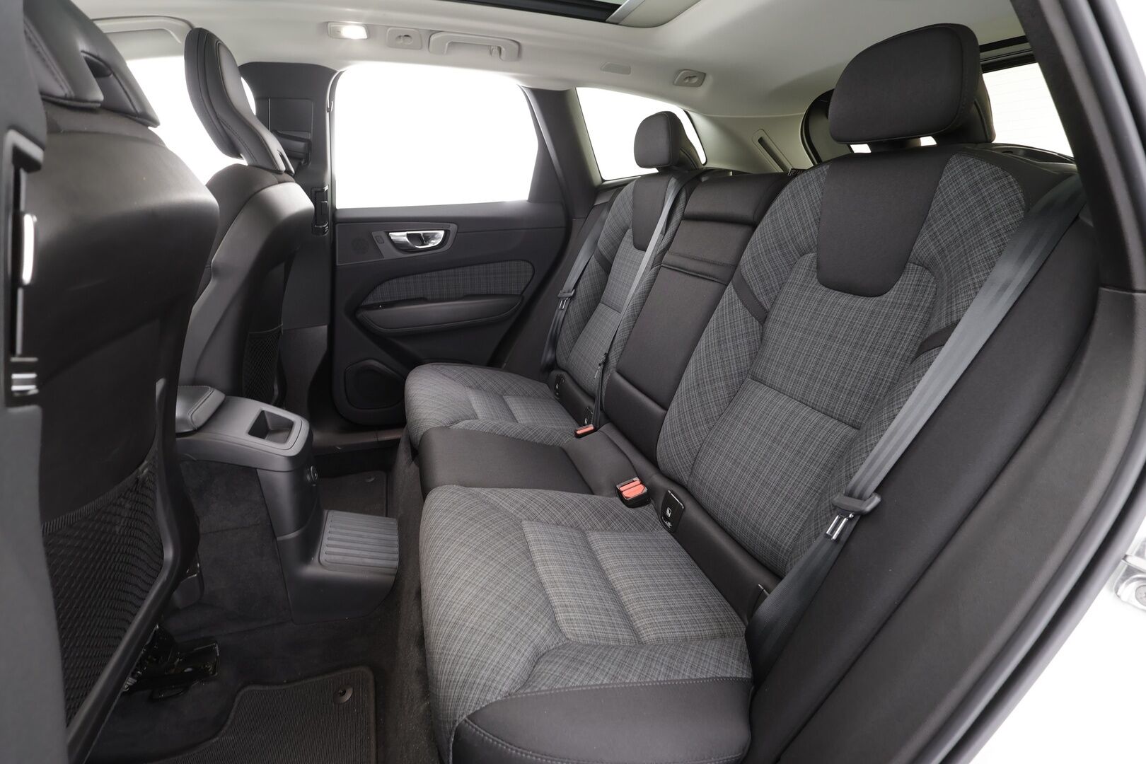 Volvo XC60 2022 T6 TwE AWD Business Inscription Expression aut * ACC / 360° / LED / Navi / Muistipenkki / Koukku / Panorama / Facelift * - Akku kuntotarkastettu / Kahdet renkaat aluvanteilla / Merkkihuollettu