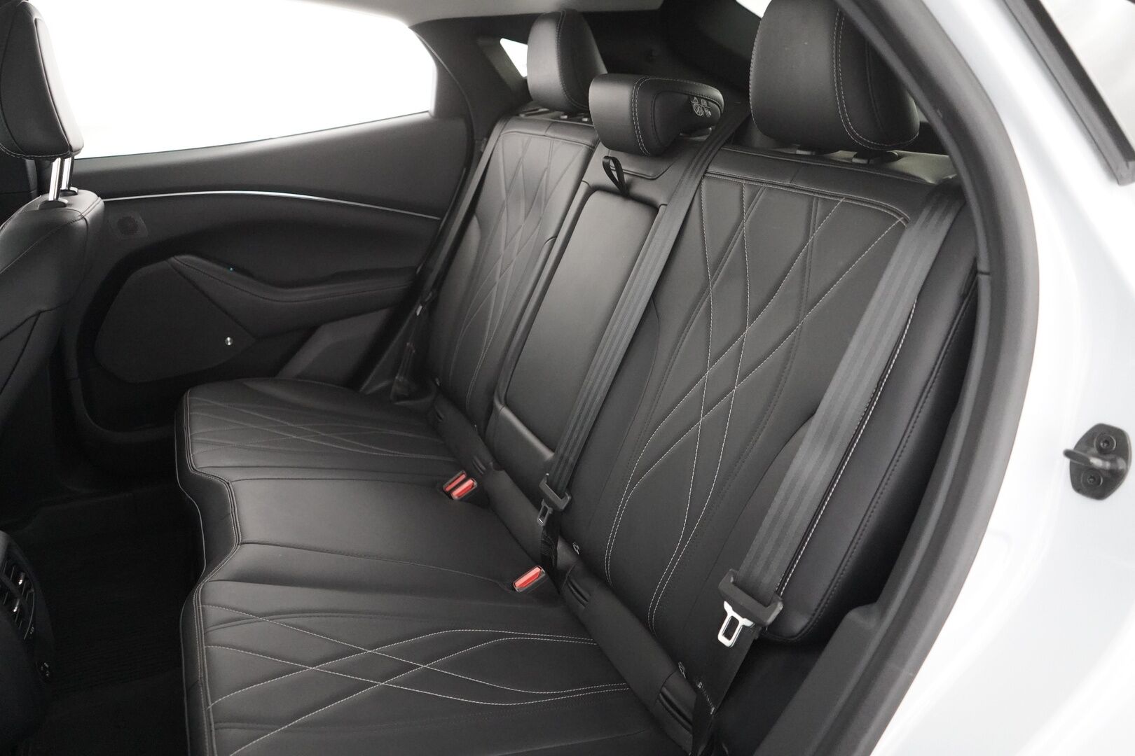Ford Mustang Mach-E 2021 98kWh 294hv A1 RWD - | ACC | 360° Kamera | BLIS | B&O | Nahkasisusta | LED | Akku kuntotarkastettu | Kahdet renkaat alumiinivanteilla | Akku kuntotarkastettu