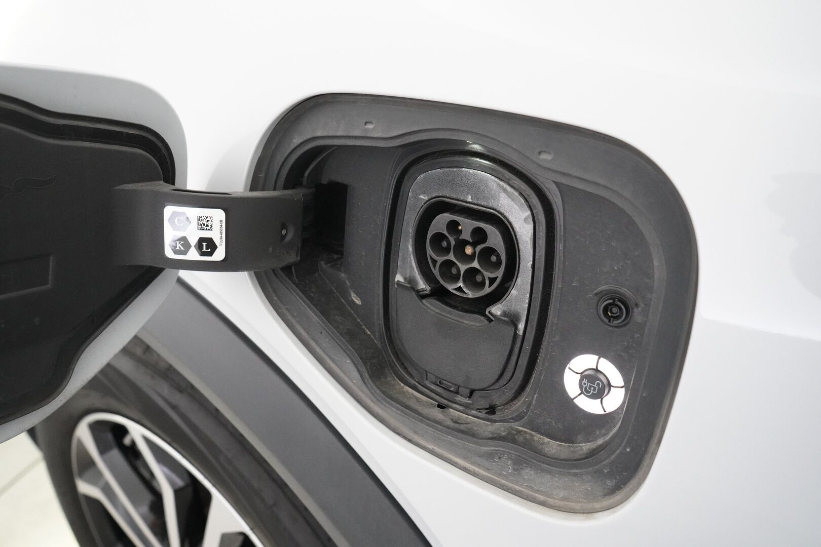 Ford Mustang Mach-E 2021 98kWh 294hv A1 RWD - | ACC | 360° Kamera | BLIS | B&O | Nahkasisusta | LED | Akku kuntotarkastettu | Kahdet renkaat alumiinivanteilla | Akku kuntotarkastettu